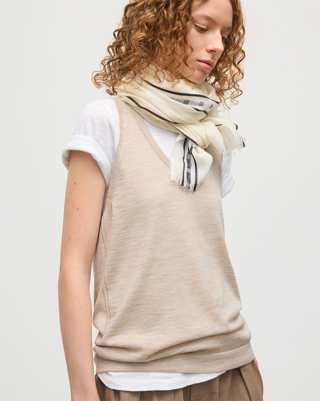 JOHNSTONS OF ELGIN WOMENS GREER VEST NATURAL 100% MERINO WOOL KDI00785SB0695