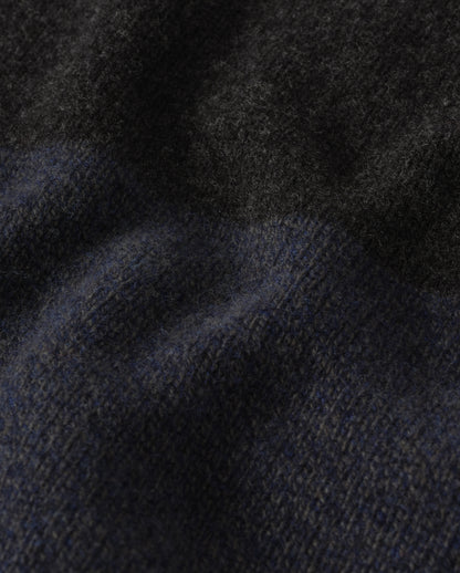 JOHNSTONS OF ELGIN OGILVIE CREW SWEATER LAMBSWOOL COLOURBLOCK CREW NECK SWEATER DARK GREY 100% LAMBSWOOL    KDI00816Q26348 