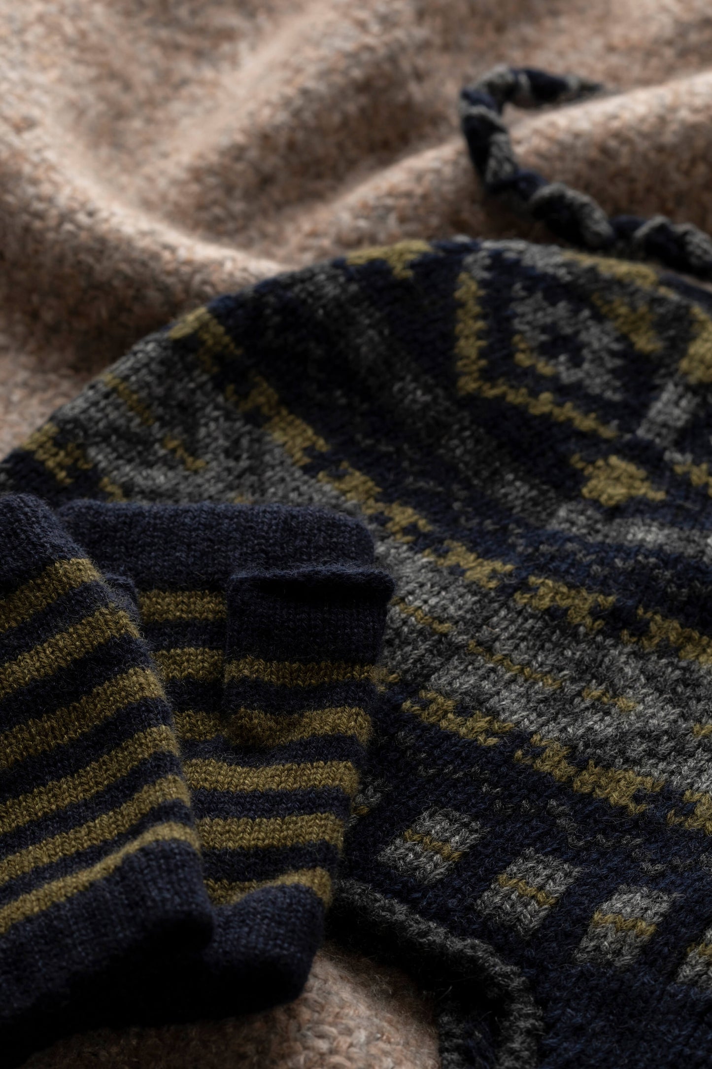 Johnstons of Elgin AW24 Children's Knitted Accessory Dark Navy & SFA Olive Stripy Children's Cashmere Wristwarmers HAY01438Q24716