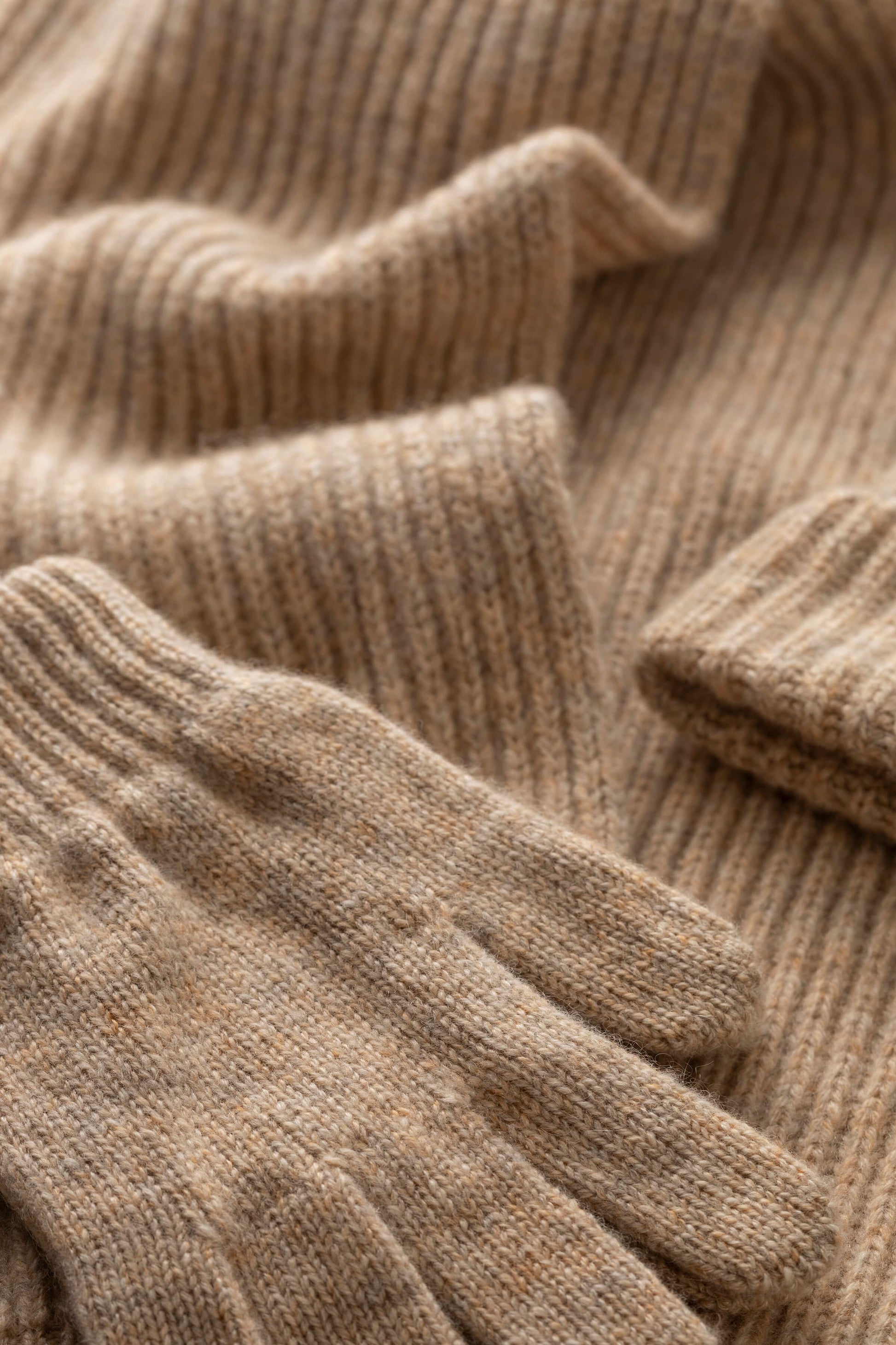 Johnstons of Elgin AW24 Children's Knitted Accessory Oatmeal Children's Cashmere Gloves HAY03492HB0210