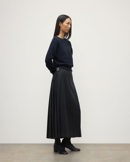 MODEL WEARING LE KILT X JOHNSTONS OF ELGIN LONG CHARCOAL KILT IN WOOL AND CASHMERE, WOR WITH DARK GREY CASHMERE SWEATER WITH BLACK BOOTS TB000844RU7750