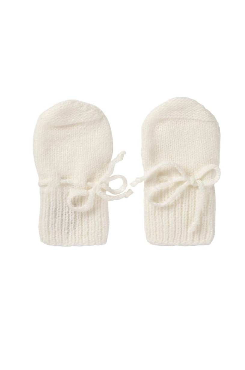 Johnstons of Elgin’s Gift Set includes our Cashmere Pointelle Baby Blanket, Hat, Mittens & Booties in Ecru on a white background AW21GIFTSET18A