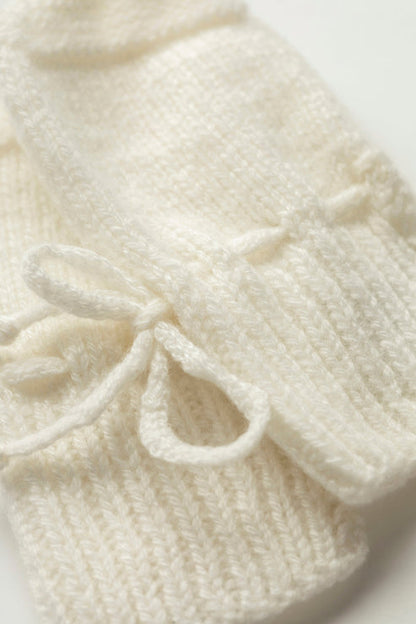 Johnstons of Elgin’s Baby's 1st Cashmere Accessories Gift Set with White AW21GIFTSET20A