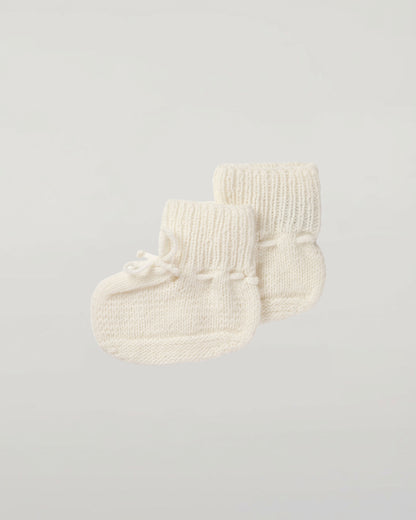 Johnstons of Elgin’s Baby's 1st Cashmere Accessories Gift Set with White AW21GIFTSET20A