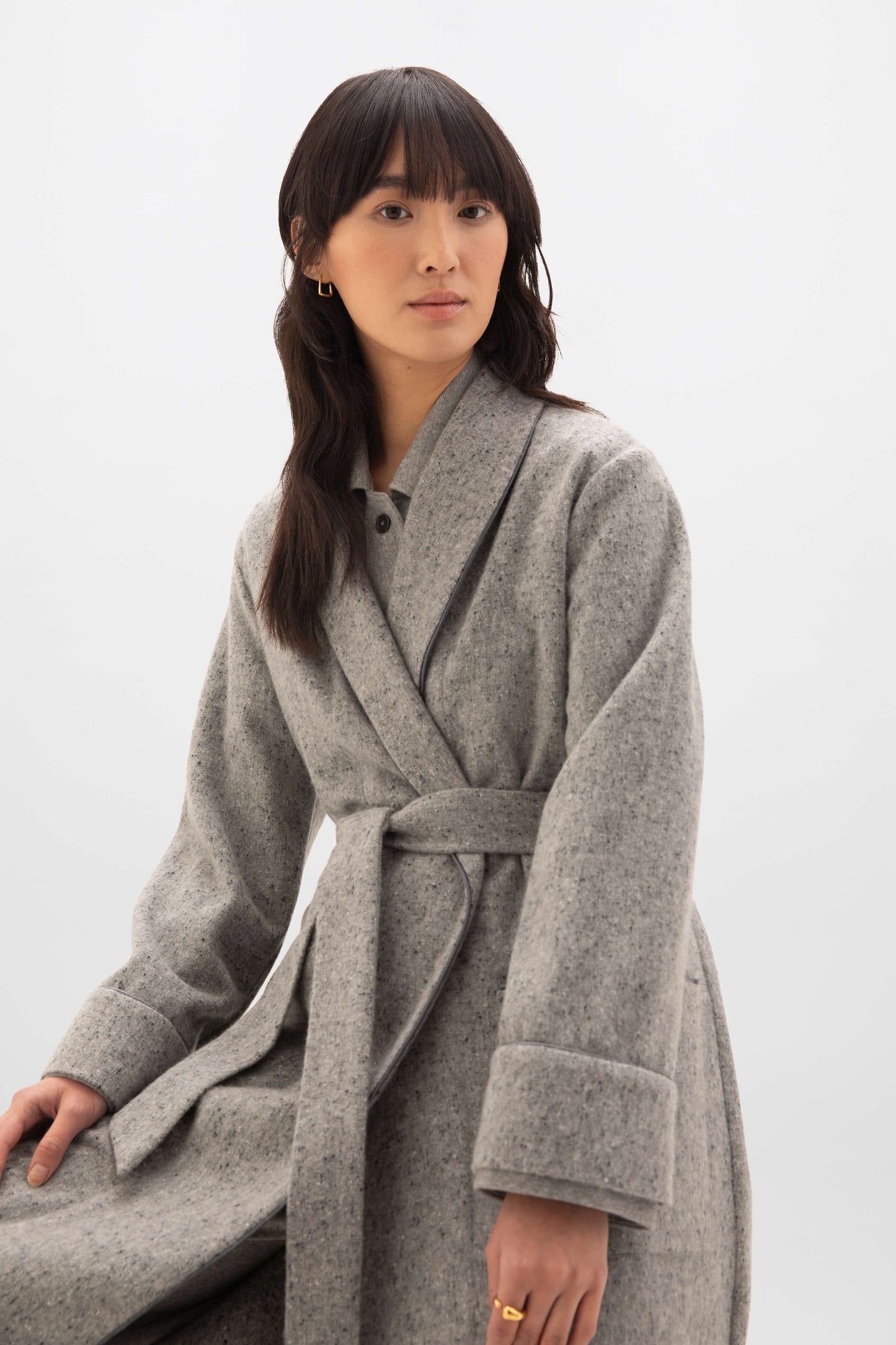 Johnstons of Elgin Women's Donegal Cashmere Dressing Gown in Light Grey TA000529RU740
