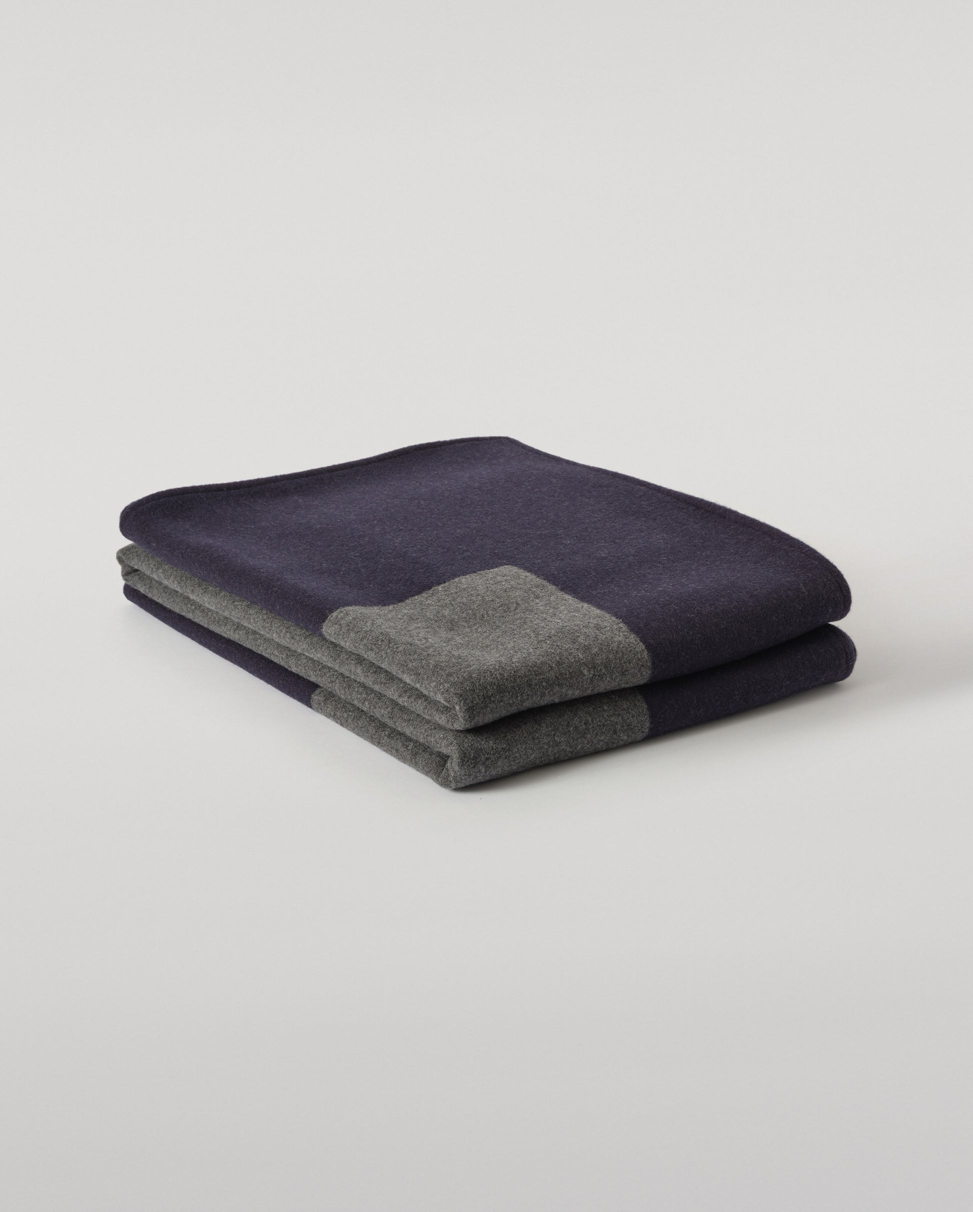 Johnstons of Elgin 100% Cashmere Blanket in Earth Mineral, Navy & Grey TA000683RU7766ONE