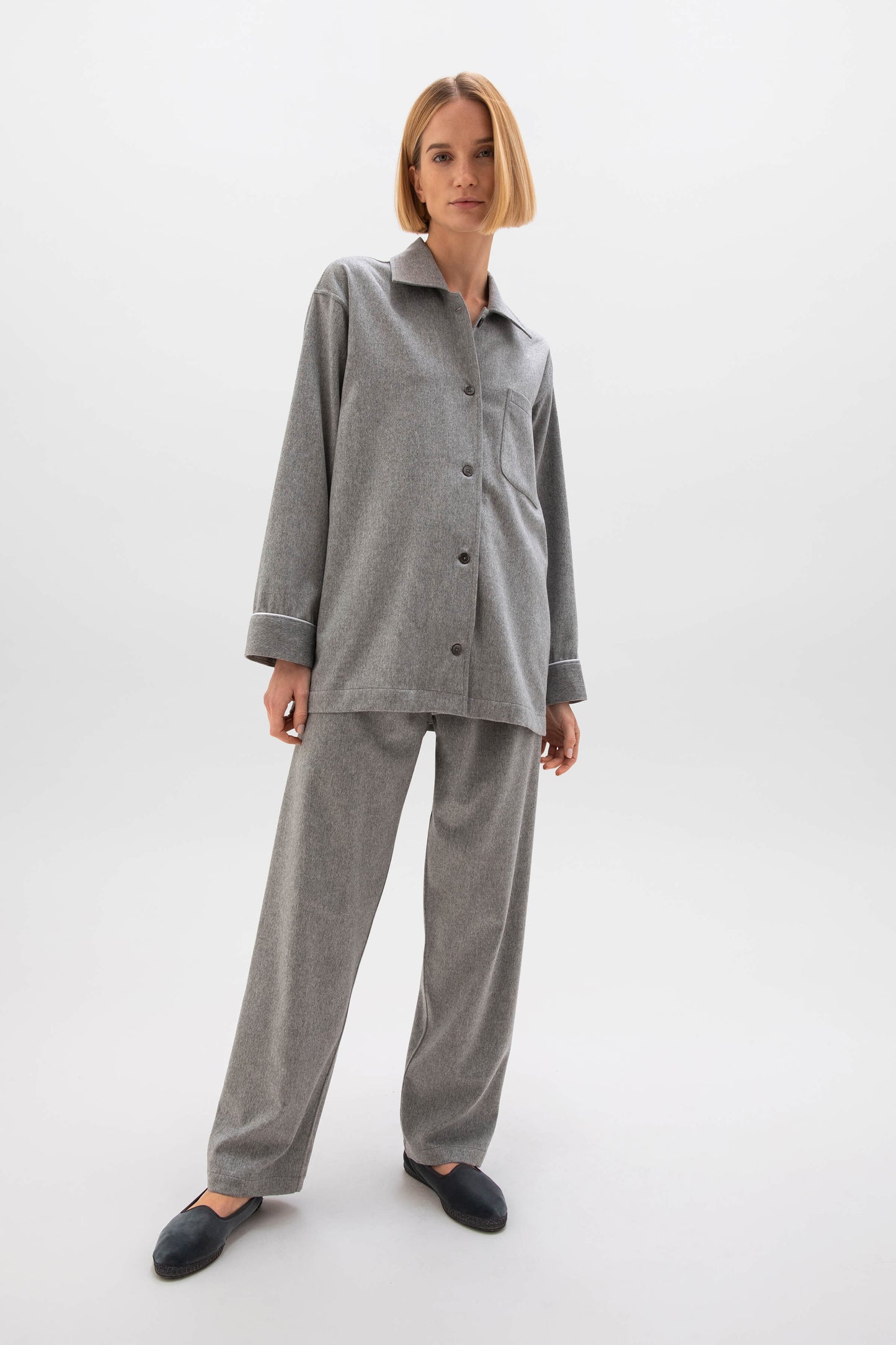 Johnstons of Elgin AW24 Women's Tailoring Light Grey Cashmere Pyjama Lounge Set TA000555RU67840