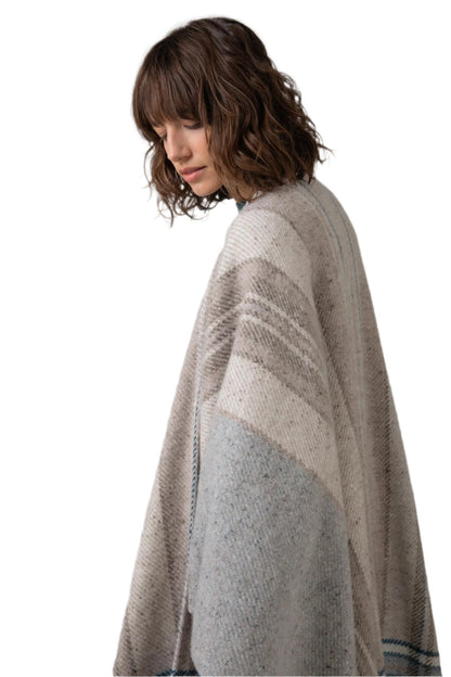 Johnstons of Elgin Cashmere Wool Blend Textured Donegal Cape Natural Multi on a grey background TB000632RU7370ONE