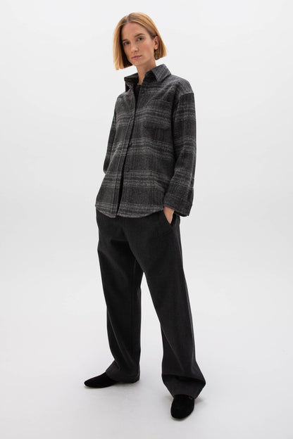 Johnstons of Elgin AW24 Women's Tailoring Grey & Charcoal Check  TB000654RU7576