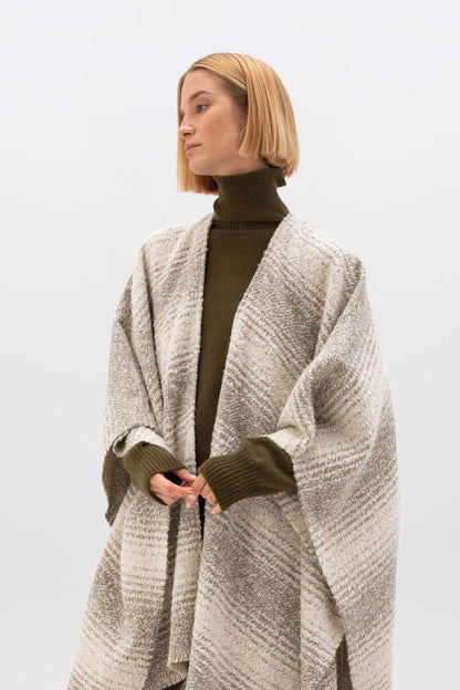 Johnstons of Elgin AW24 Woven Accessory Fern Textural Ombré Cape TB000697RU7547ONE