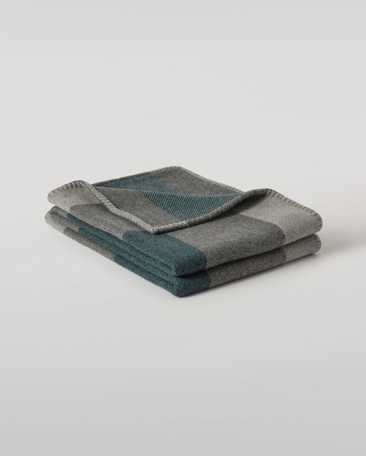 Johnstons of Elgin Geometric Throw in 66% Wool 34% Cashmere in Earth Mineral, Green & Grey, TB000847RU7765ONE