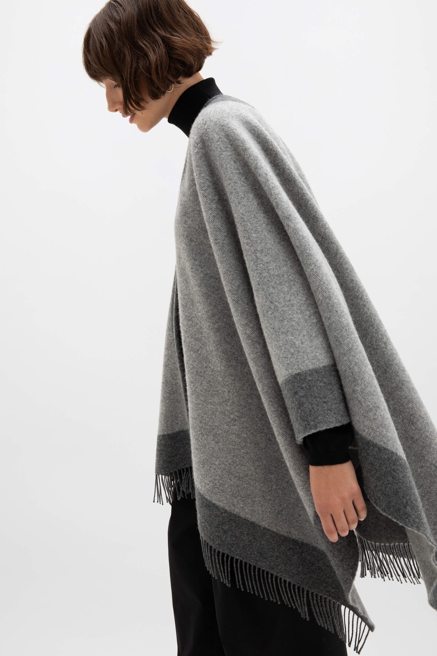 Johnstons of Elgin AW24 Woven Accessory Grey Contrast Border Merino Cape TD000230RU7369ONE