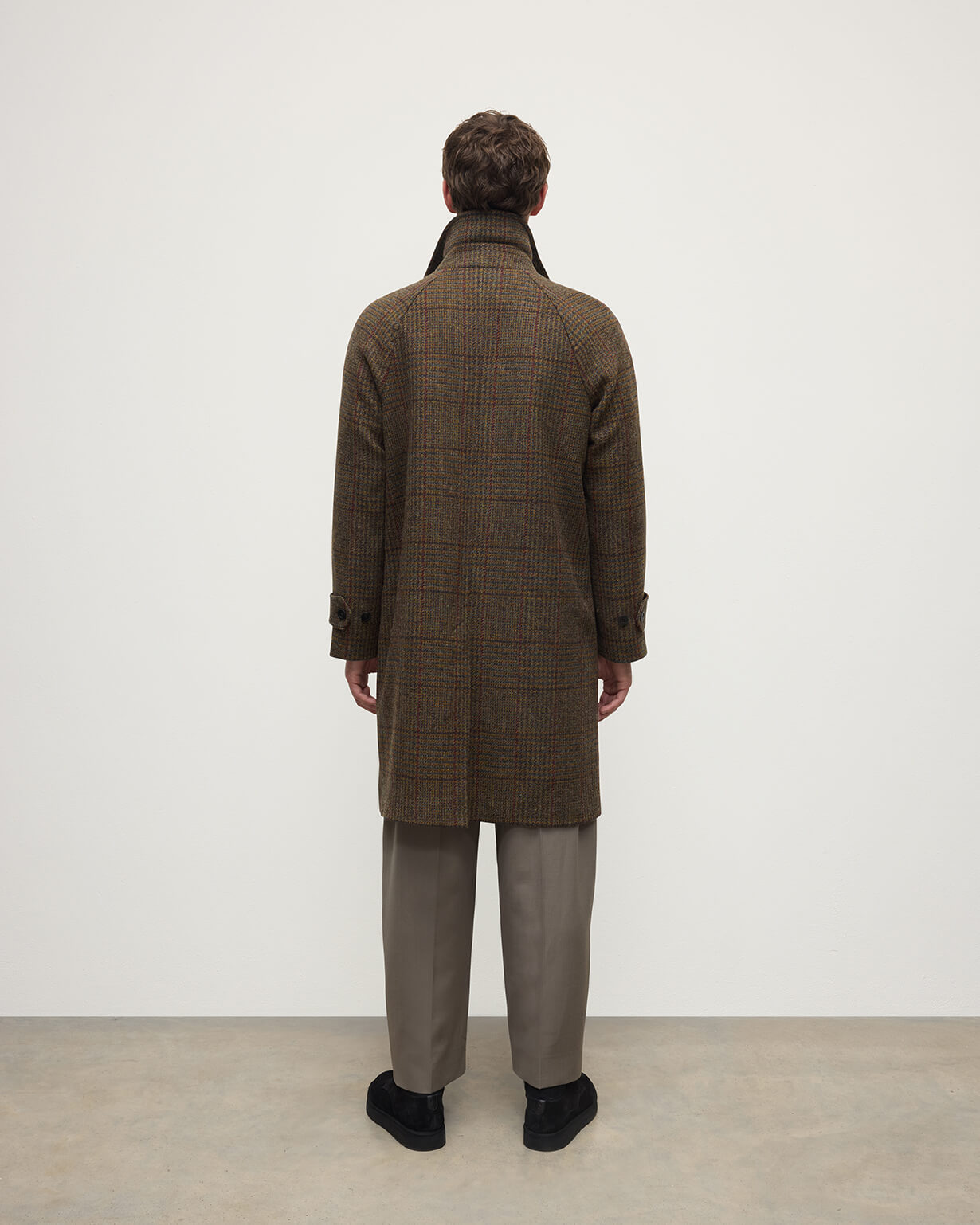 Model wearing Johnstons of Elgin AW25 Men's Tailoring Moorland Glen Urquhart Check The Balmacaan' Coat | Moorland Glen Urquhart Check Bcck View TD000475RU7677