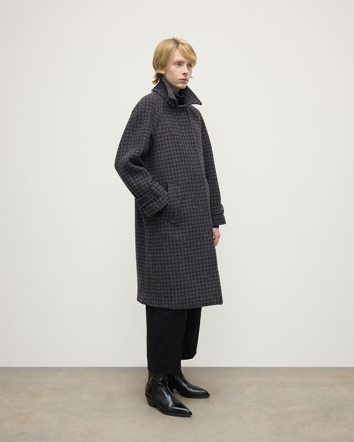 Johnstons of Elgin Women's Balmacaan Coat in Shale Houndstooth tweed TD000517RU7697