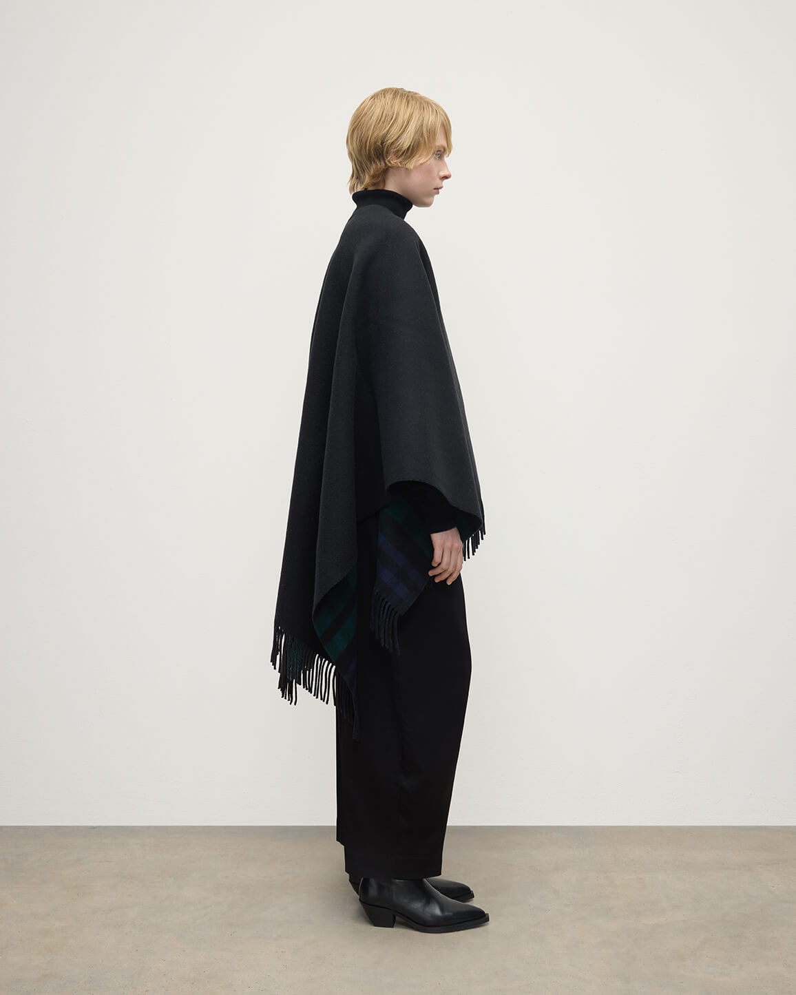 Johnstons of Elgin AW25 Woven Accessories Black Reversible Black Wool Check Cape TDC00476RU7664ONE