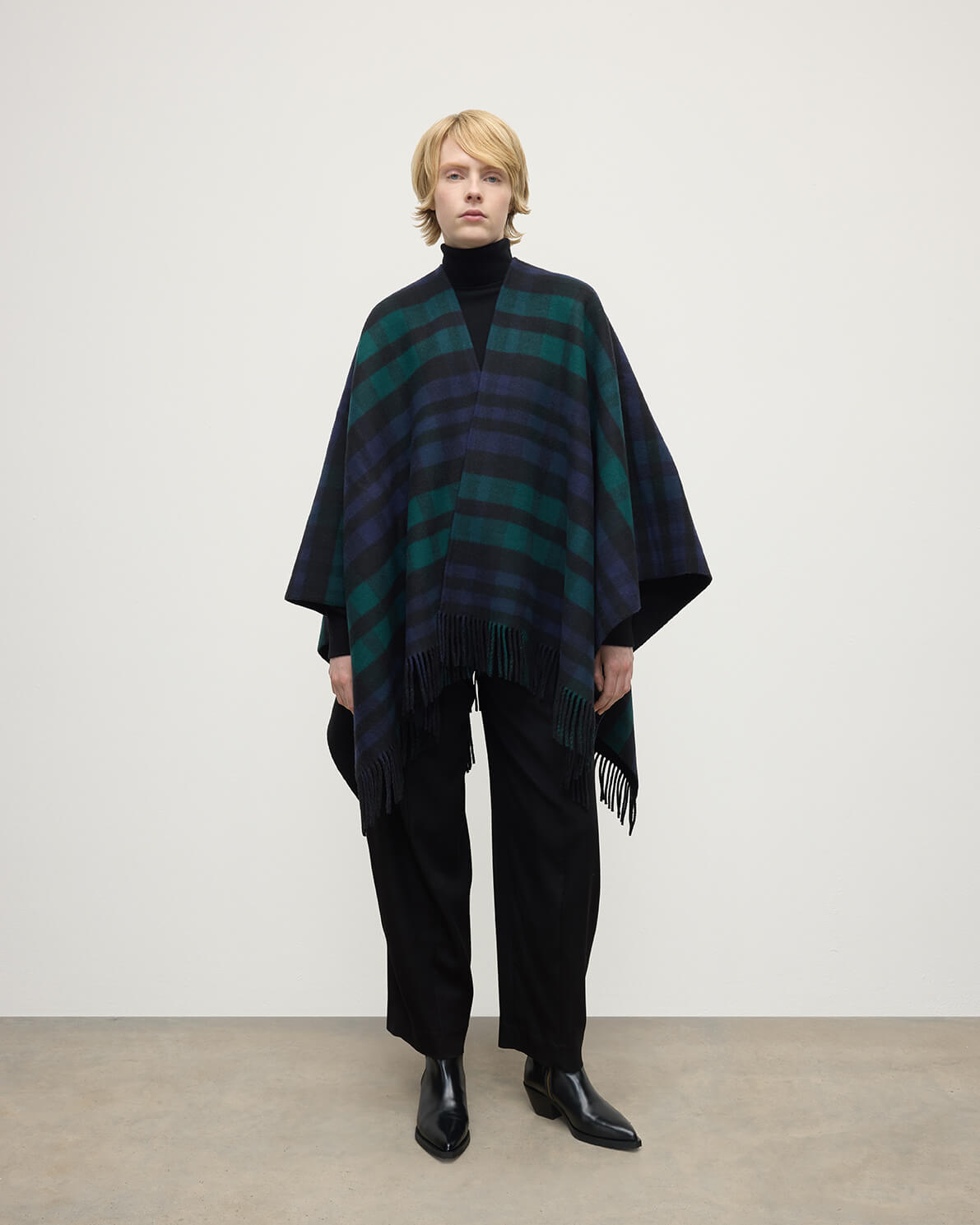 Johnstons of Elgin AW25 Woven Accessories Black Reversible Black Wool Check Cape TDC00476RU7664ONE