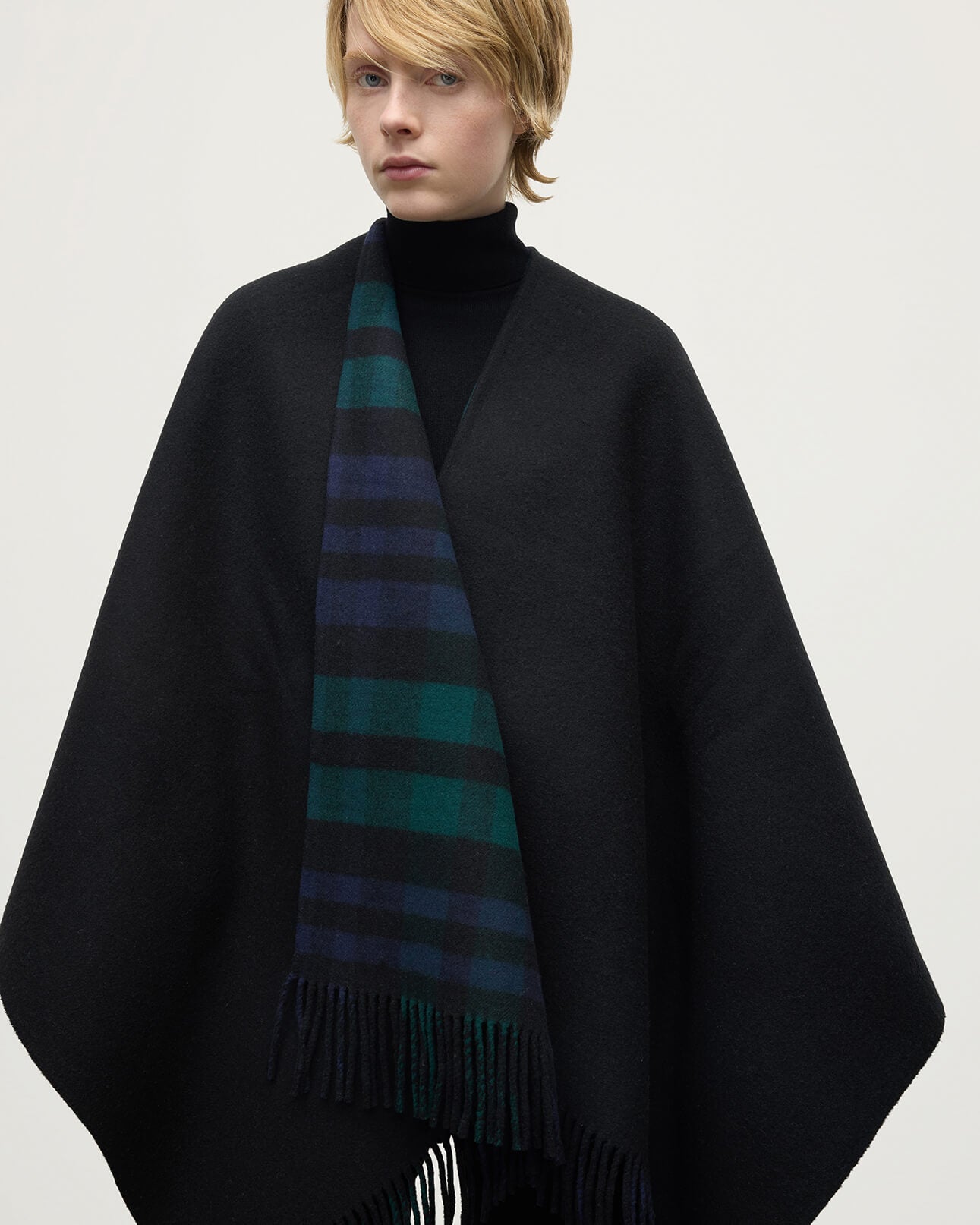 Johnstons of Elgin AW25 Woven Accessories Black Reversible Black Wool Check Cape TDC00476RU7664ONE
