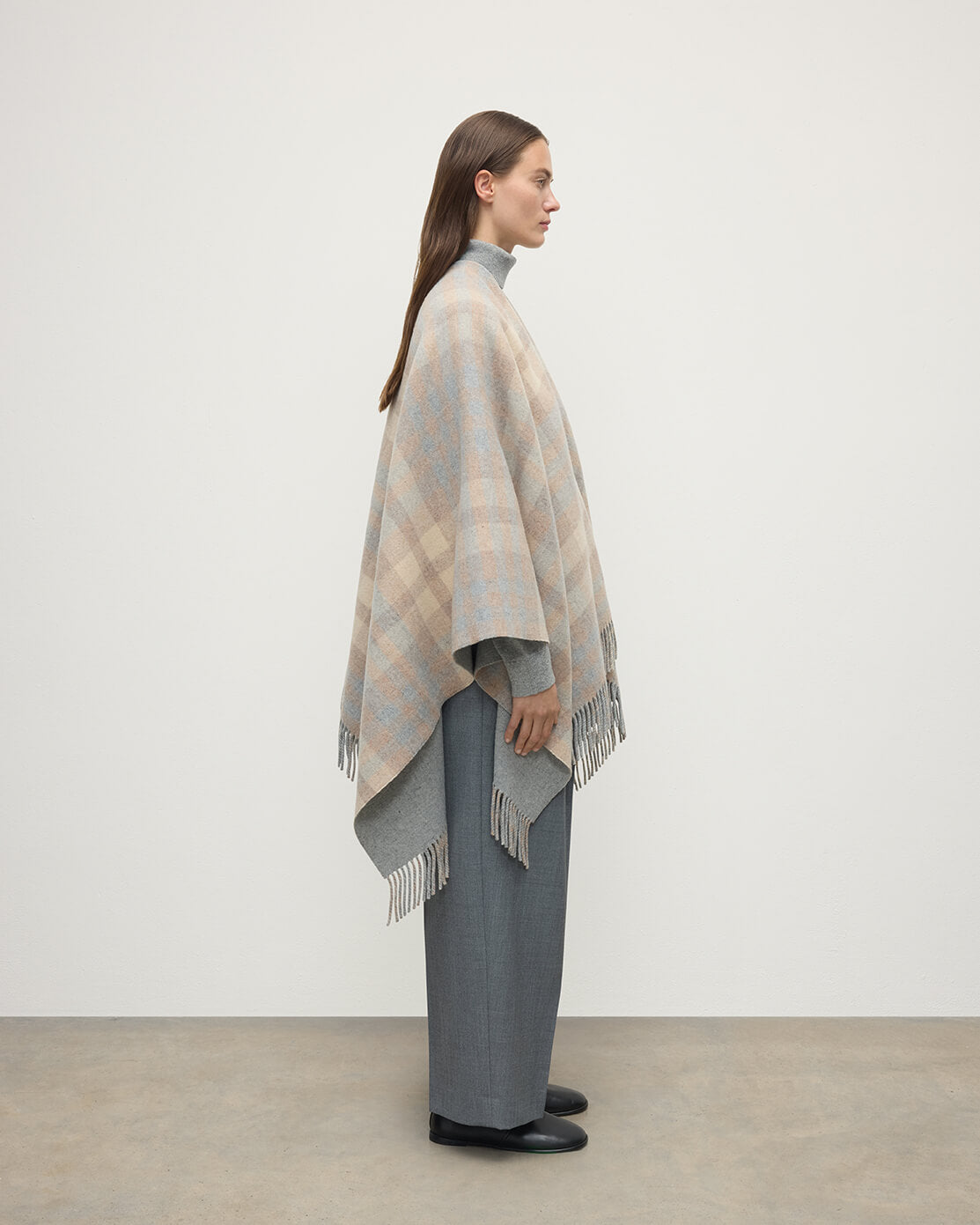 Johnstons of Elgin AW25 Woven Accessories Light Grey Reversible Light Grey Wool Check Cape TDC00476RU7665ONE