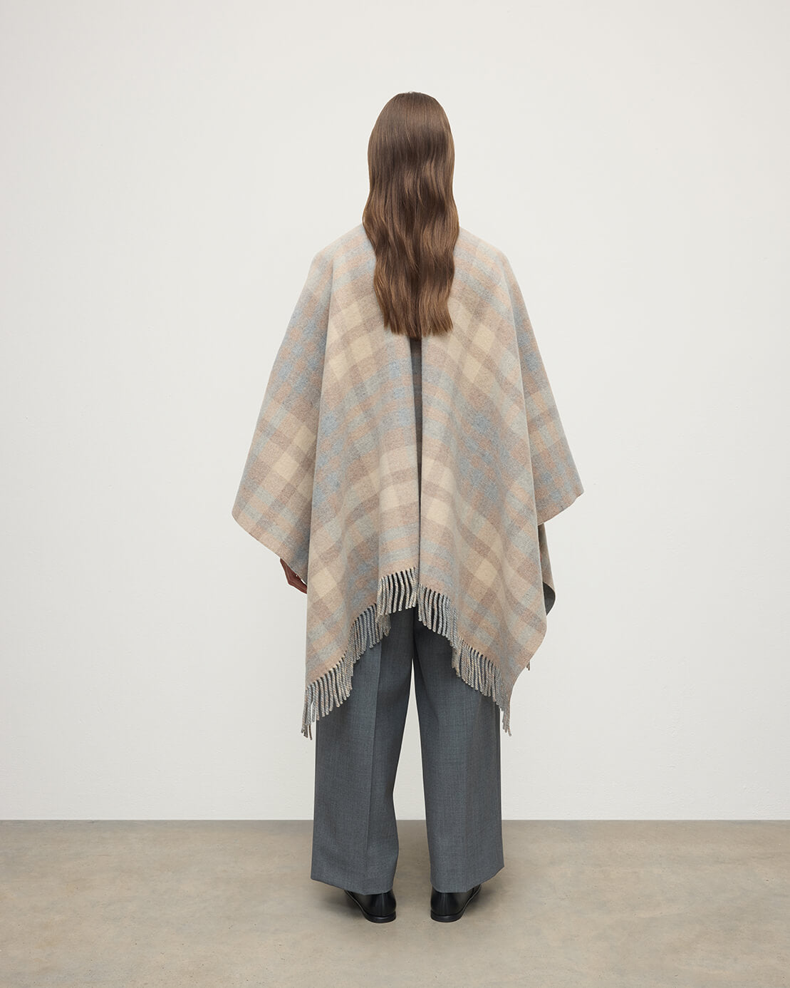 Johnstons of Elgin AW25 Woven Accessories Light Grey Reversible Light Grey Wool Check Cape TDC00476RU7665ONE