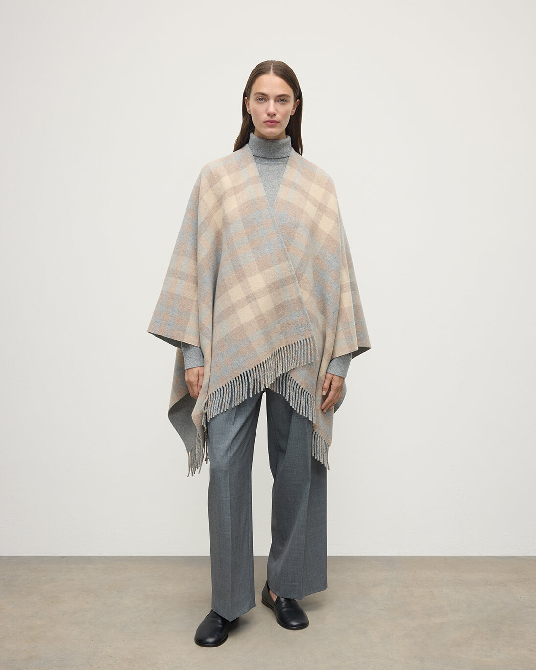 Johnstons of Elgin AW25 Woven Accessories Light Grey Reversible Light Grey Wool Check Cape TDC00476RU7665ONE