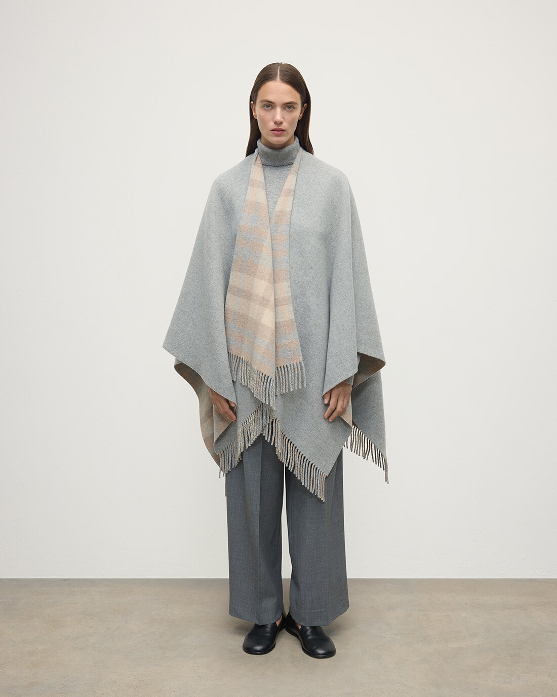 Johnstons of Elgin AW25 Woven Accessories Light Grey Reversible Light Grey Wool Check Cape TDC00476RU7665ONE