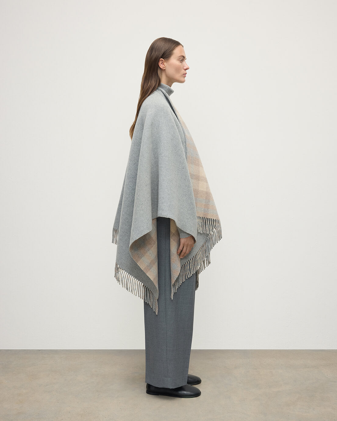 Johnstons of Elgin AW25 Woven Accessories Light Grey Reversible Light Grey Wool Check Cape TDC00476RU7665ONE