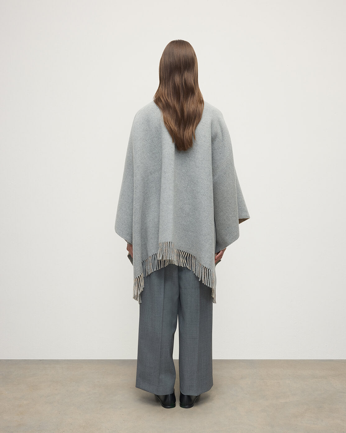 Johnstons of Elgin AW25 Woven Accessories Light Grey Reversible Light Grey Wool Check Cape TDC00476RU7665ONE