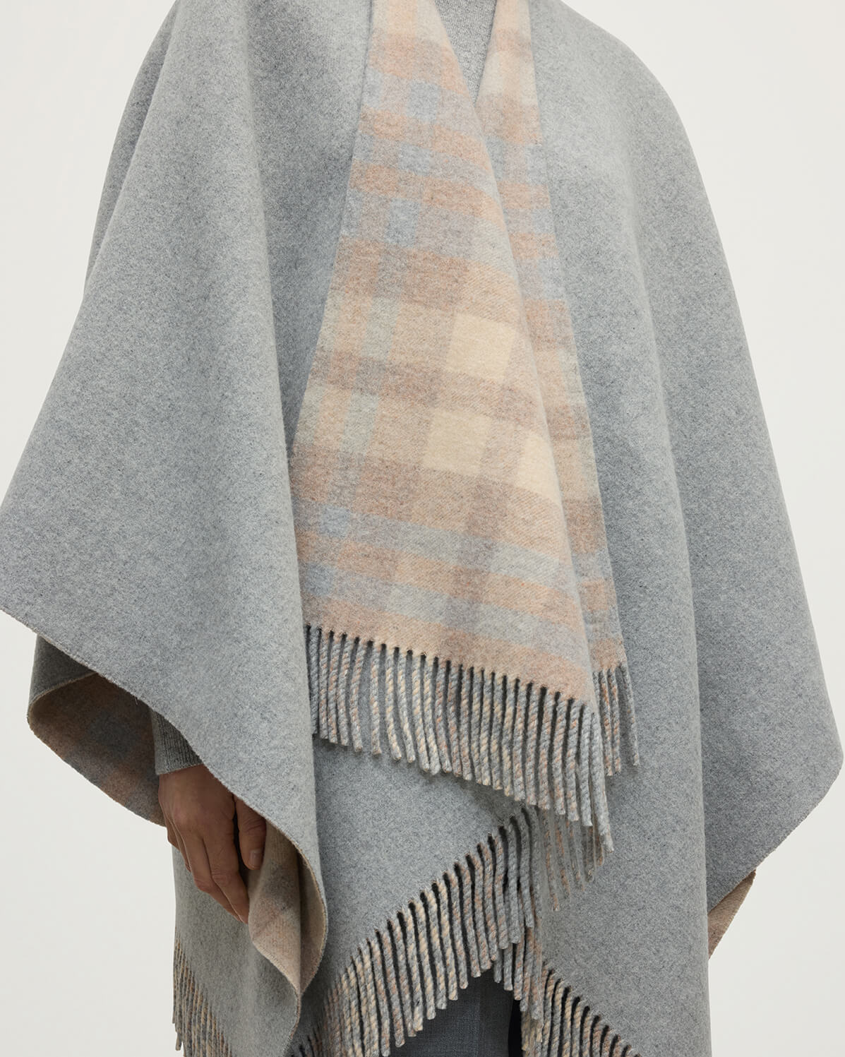 Johnstons of Elgin AW25 Woven Accessories Light Grey Reversible Light Grey Wool Check Cape TDC00476RU7665ONE