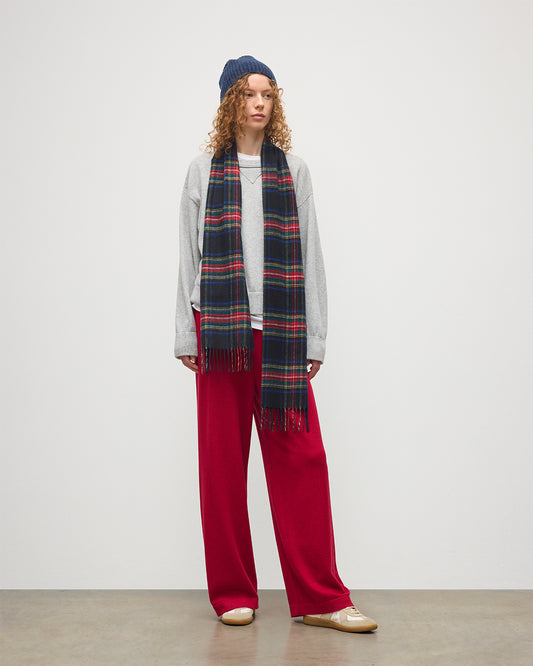 Johnstons of Elgin Tartan Cashmere Scarf in Black Stewart on a white background WA000016KU0324N/A