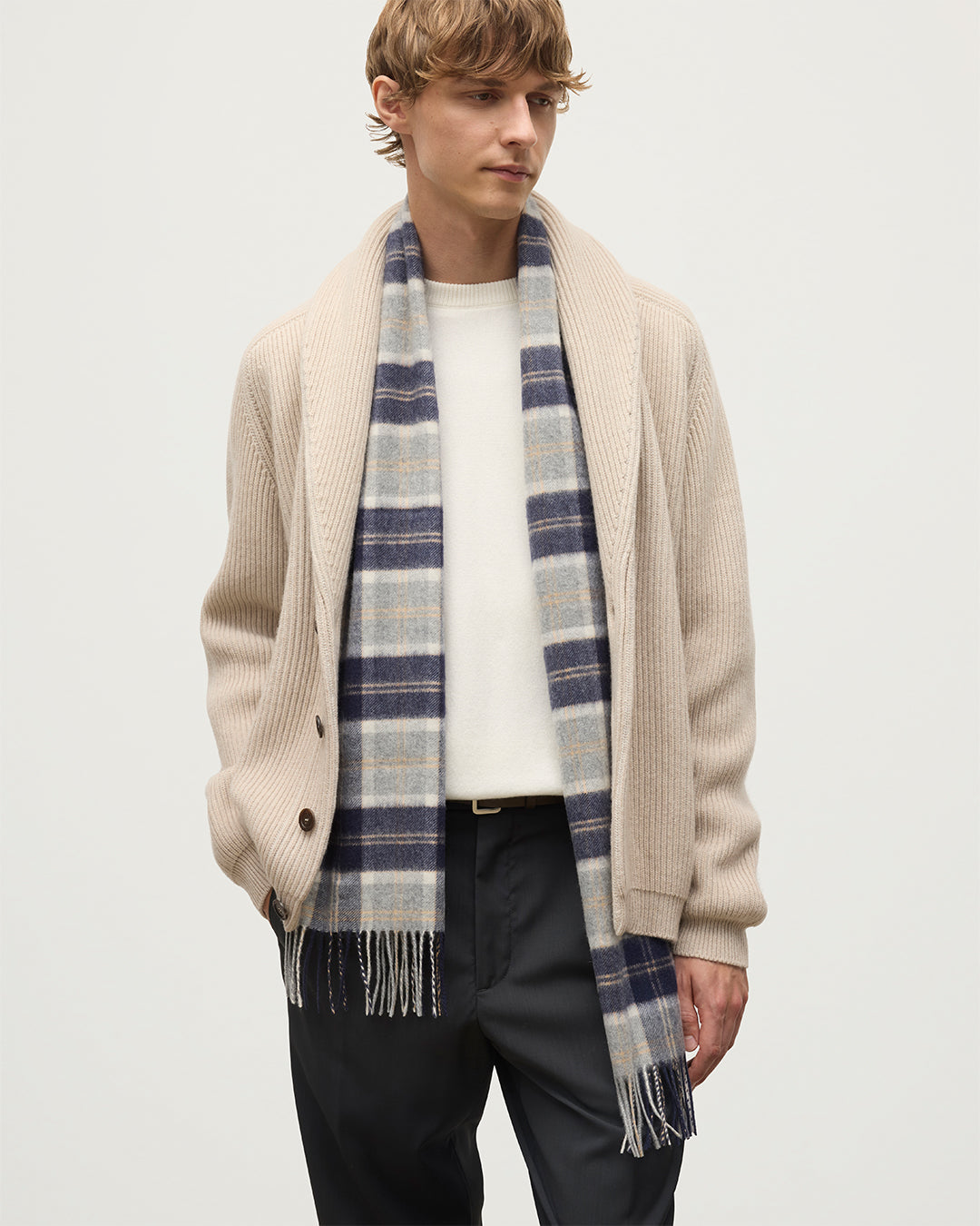 MALE MODEL WEARING JOHNSTONS OF ELGIN PIONEER SHAWL CARDIGAN NATURAL 100% CASHMERE OVER A CREAM CASHMERE SWEATER WITH SILVER BANNOCKBANE CASHMERE SCARF  KAA05750Q26191