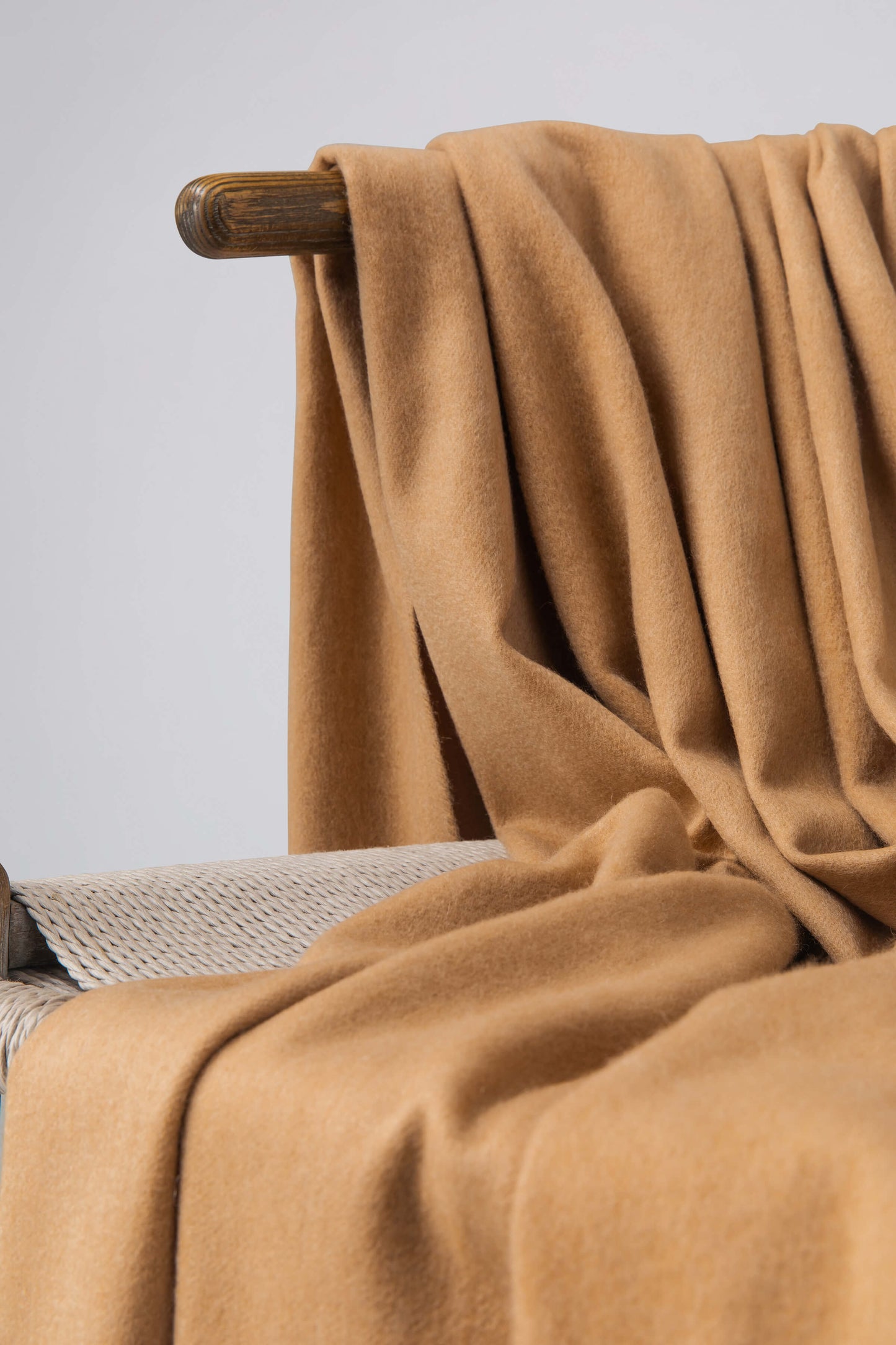 Plain Camel Cashmere Throw – Johnstons of Elgin