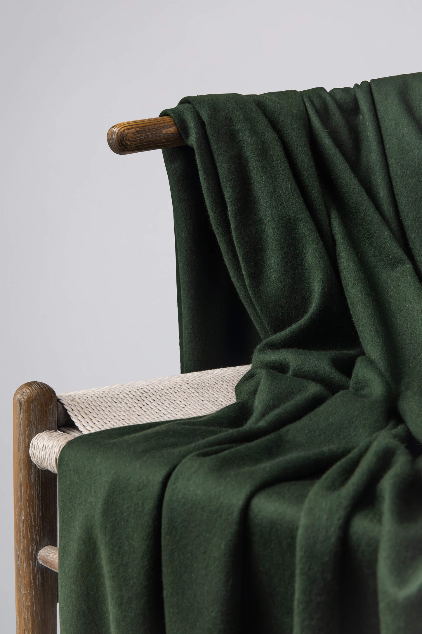 Johnstons of Elgin 2024 Blanket Collection Forest Green Plain Cashmere Throw WA000055SC0805