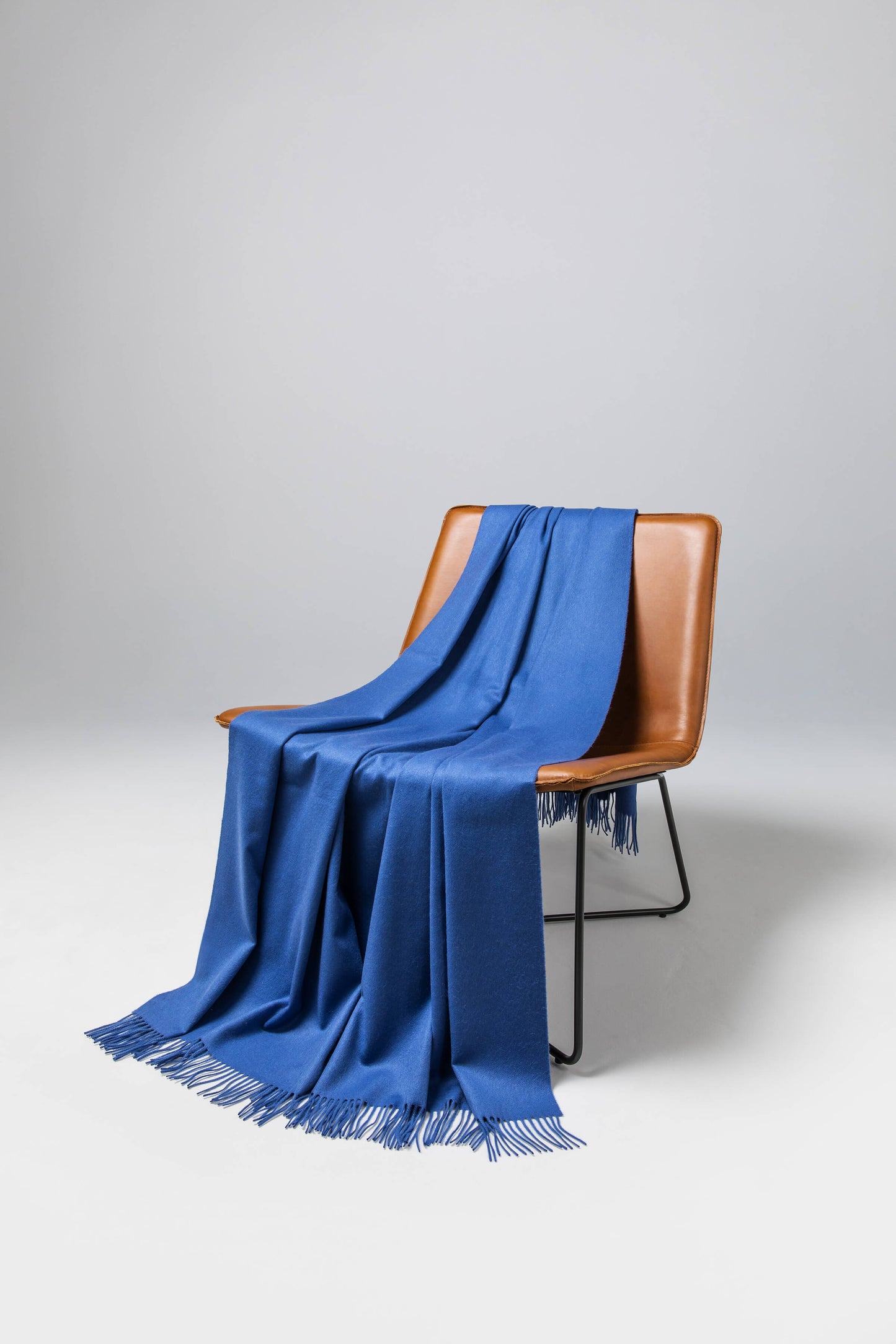 Johnstons of Elgin 2024 Blanket Collection Blue Plain Cashmere Throw WA000055SD0419ONE