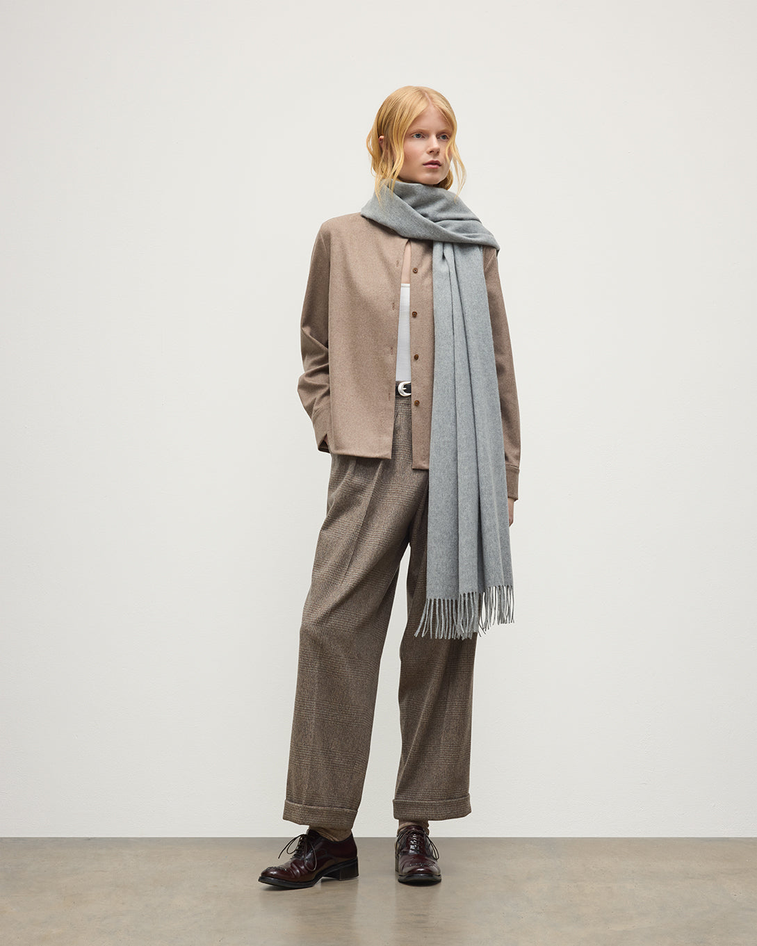 Light Grey Cashmere Stole | Cashmere Accessories – Johnstons of Elgin