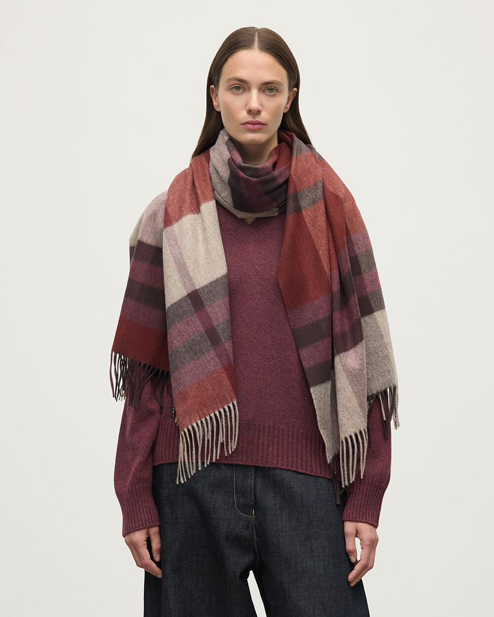 Johnstons of Elgin AW25 Woven Accessories Damson Modern Check Purple Cashmere Stole WA000056RU7631ONE