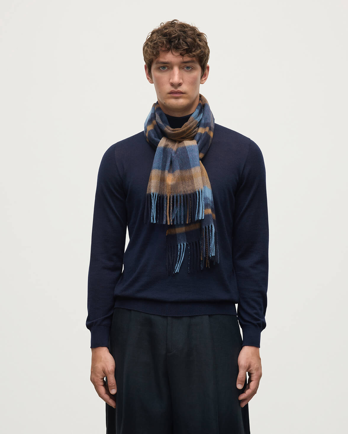Model wears Johnstons of Elgin AW25 Woven Accessories Vicuna & Navy Deco Block Check Cashmere Scarf WA000057RU7637ONE