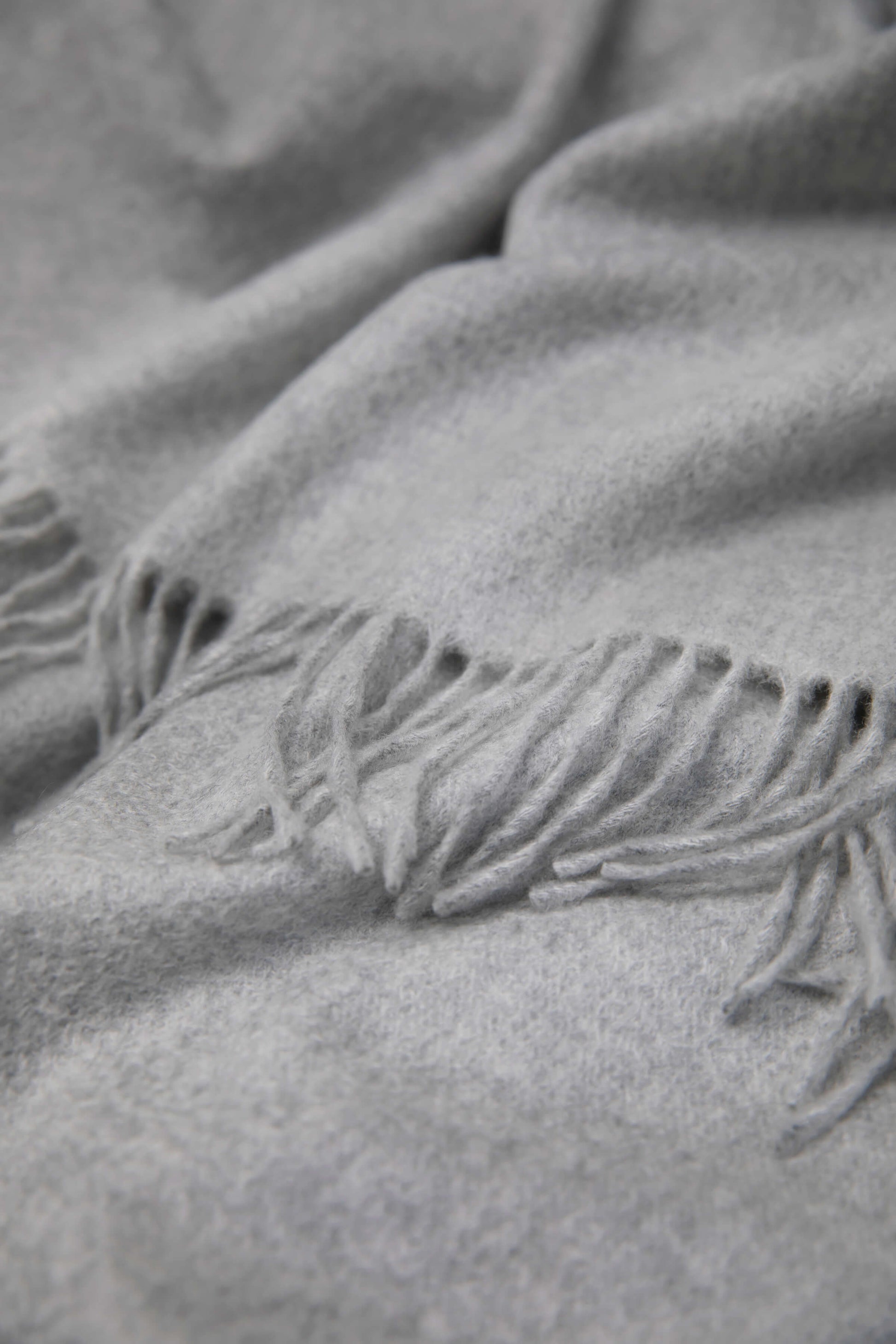 Silver Grey Plain Cashmere Bed Throw – Johnstons of Elgin