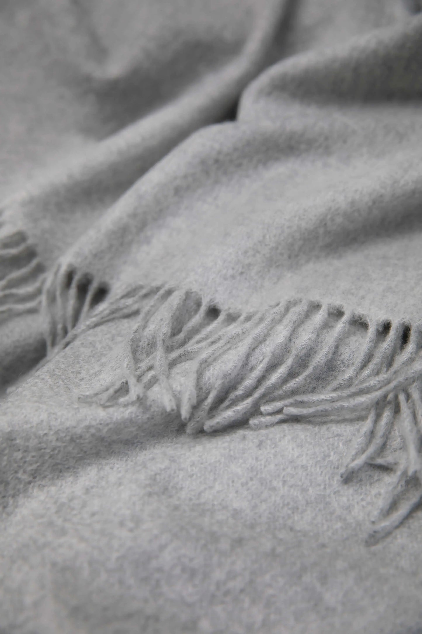 Johnstons of Elgin’s Cashmere Bed Throw in Silver close up detail shot WA001159HA0100ONE