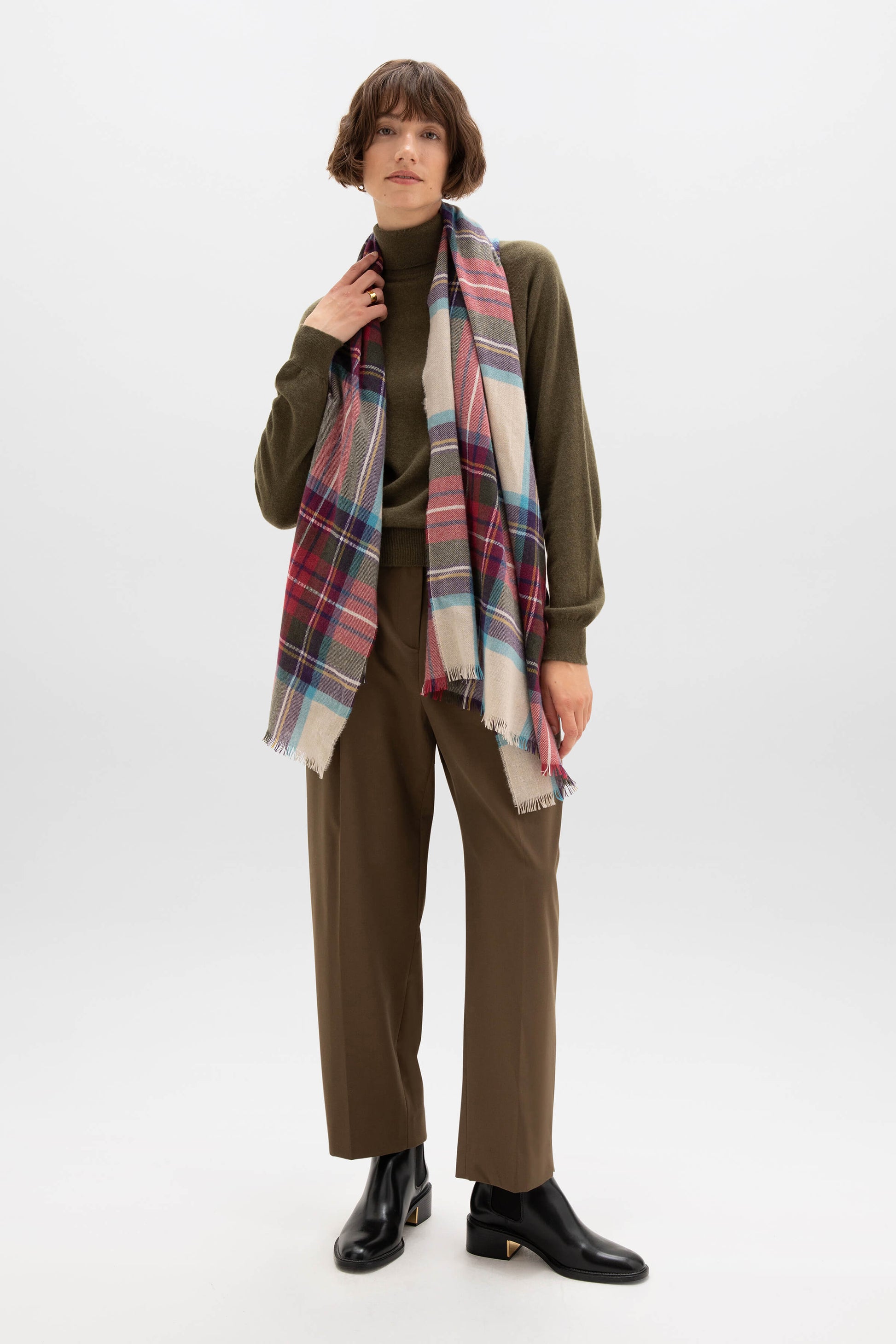 Johnstons of Elgin Lightweight Tartan Cashmere Stole in Hessian Dress Stewart on a white background WA001174KU0010N/A