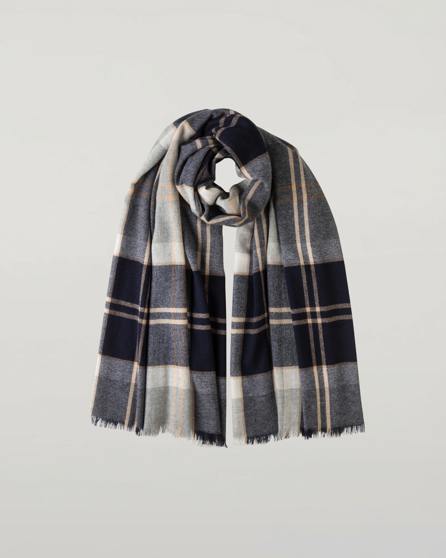 Johnstons of Elgin Lightweight Tartan Cashmere Stole in Silver Bannockbane on a white background WA001174KU0499N/A