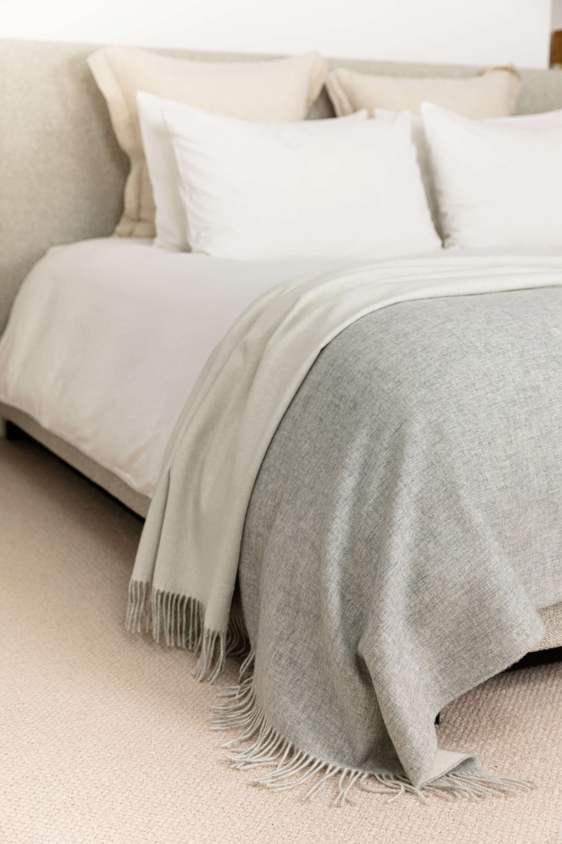 Johnstons of Elgin Blanket Collection Silver & White Reversible Cashmere Bed Throw WA001374RU6322ONE