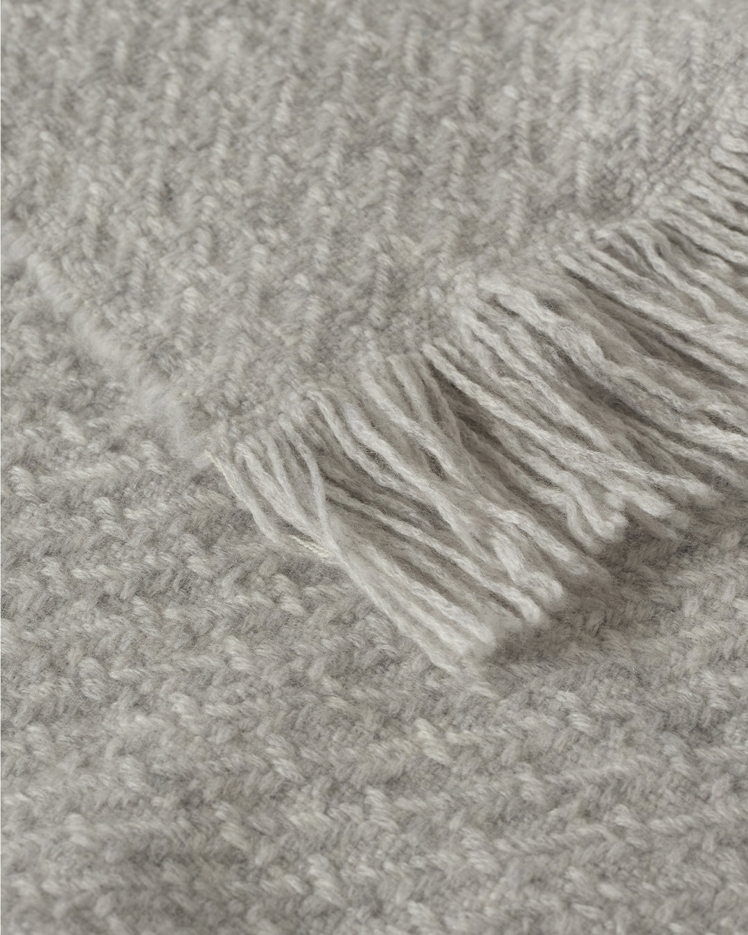 Johnstons of Elgin Yarrow Cashmere Blanket in Light Grey WA002652RU7807ONE