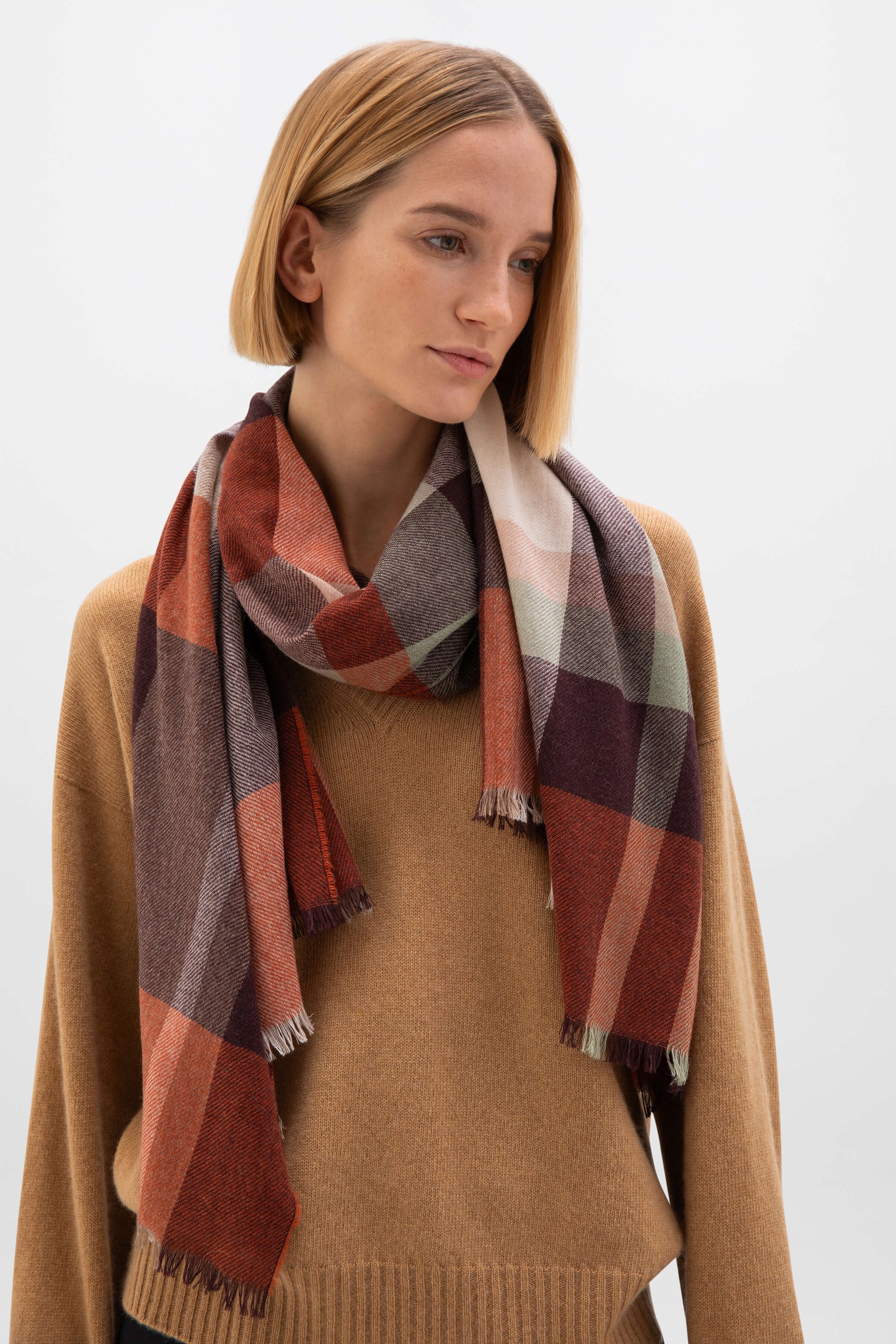 Johnstons of Elgin AW24 Woven Accessory Ember Block Check Lightweight Cashmere Stole WA001174RU7484ONE