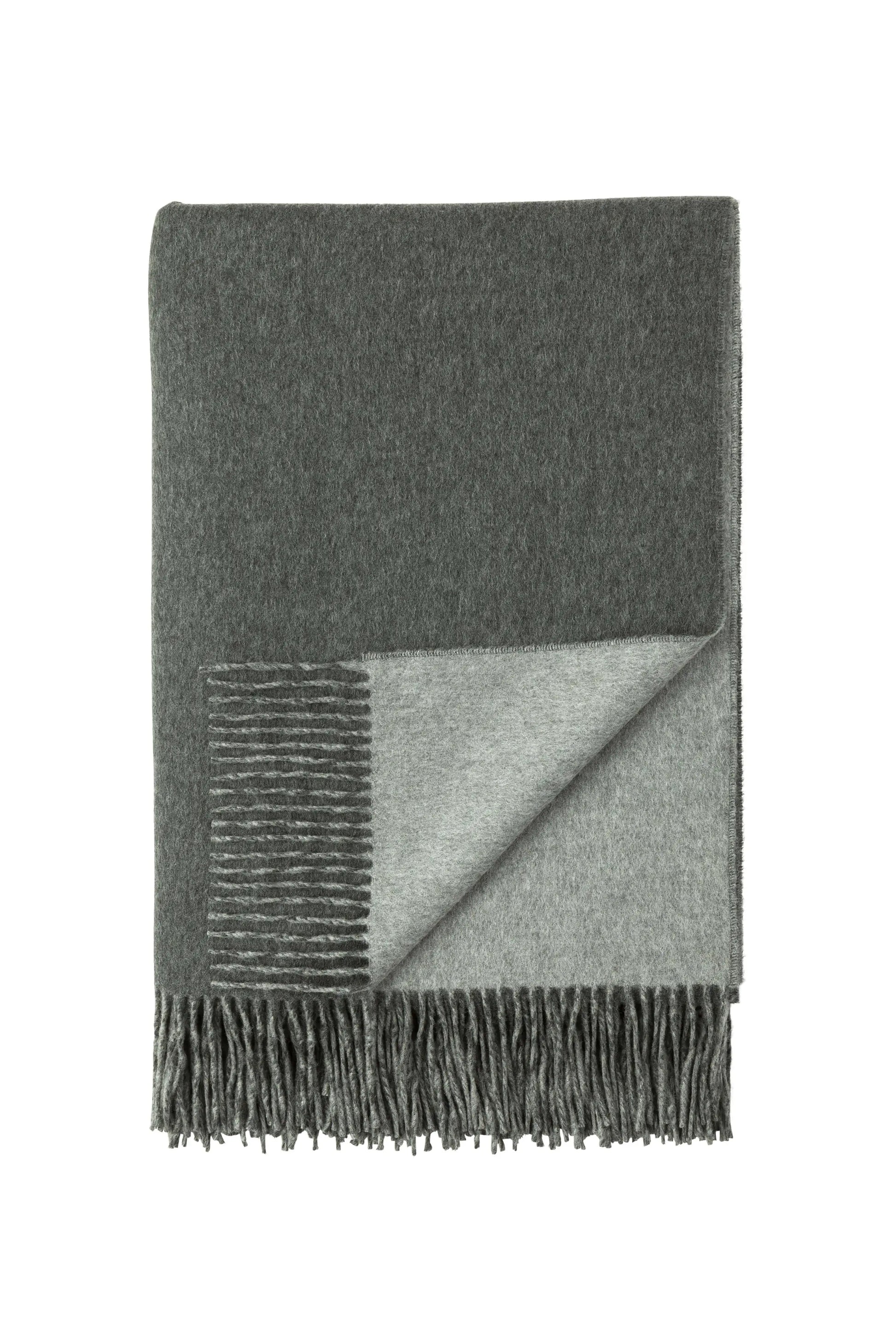 Johnstons of Elgin 2024 Blanket Collection Mid Grey & Silver Plain Reversible Cashmere Throw on a white background WA000013RU7274ONE