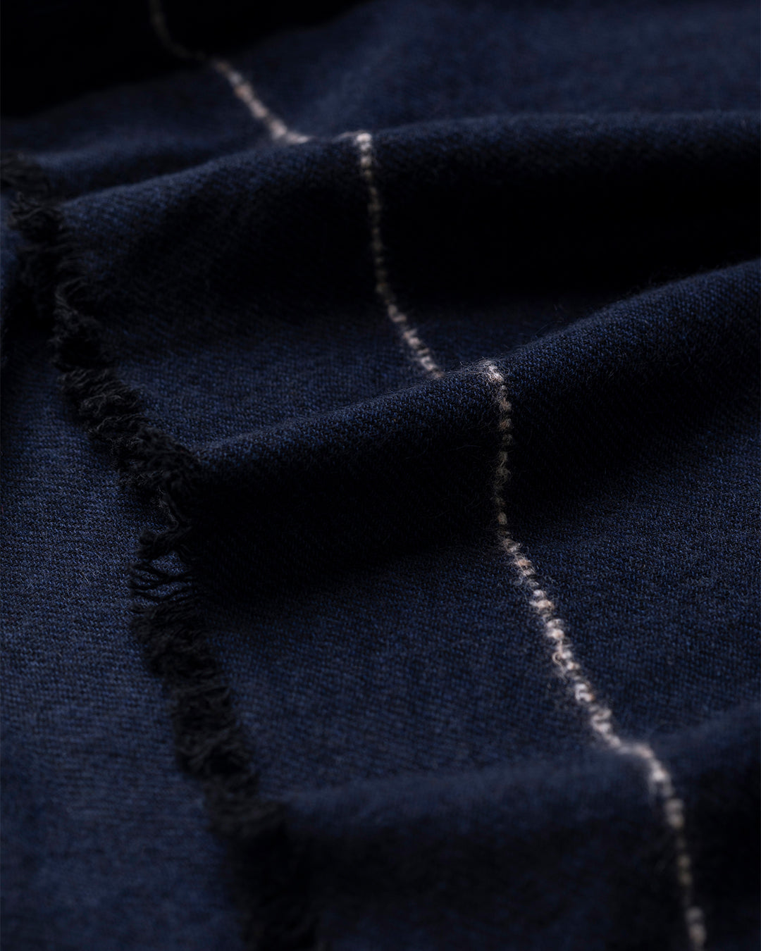 JOHNSTONS OF ELGIN USAN SEMI PLAIN SCARF NAVY 100% CASHMERE  WA002550RU7720ONE