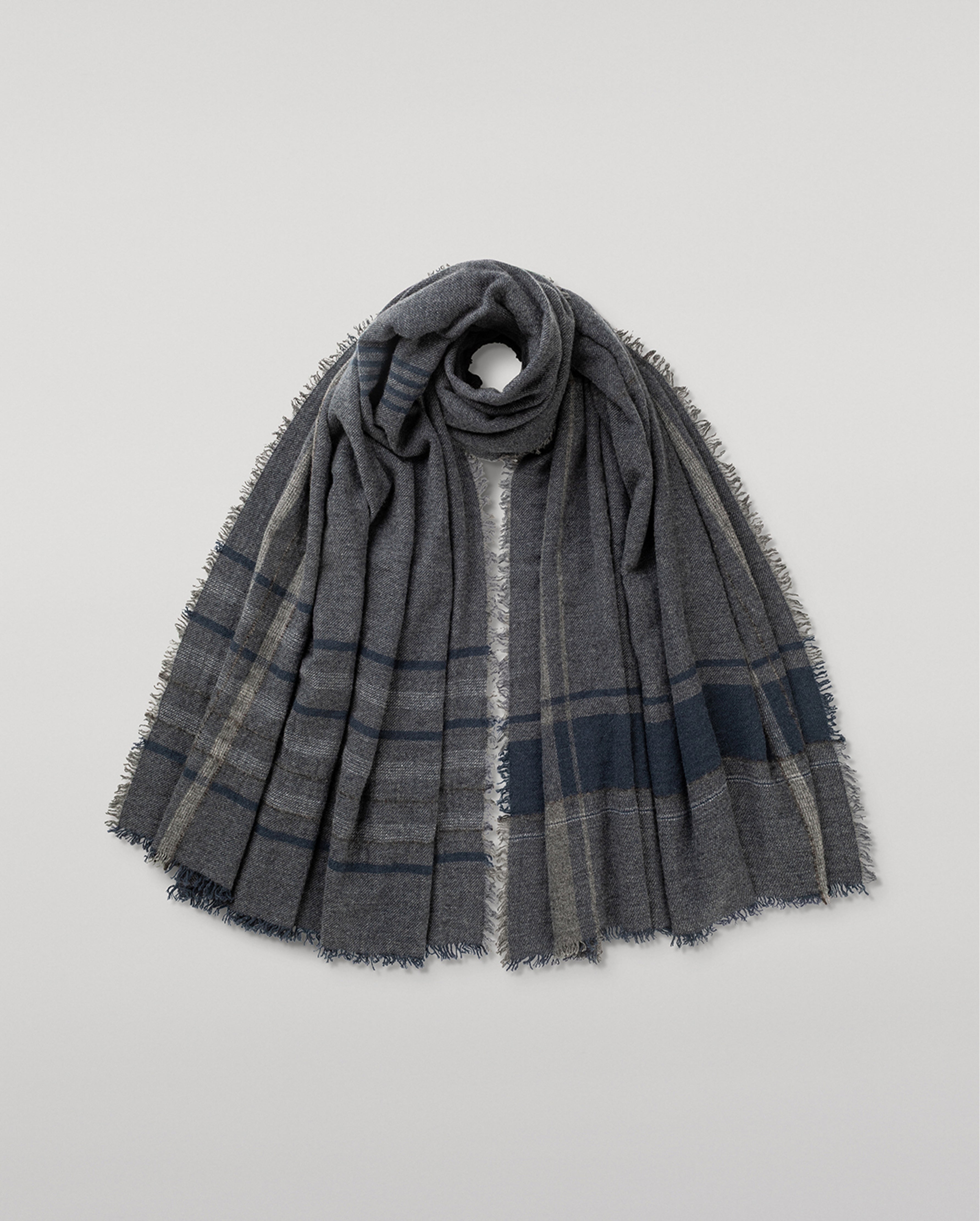 Gullane Dark Cashmere Stole | Made in Scotland – Johnstons of Elgin