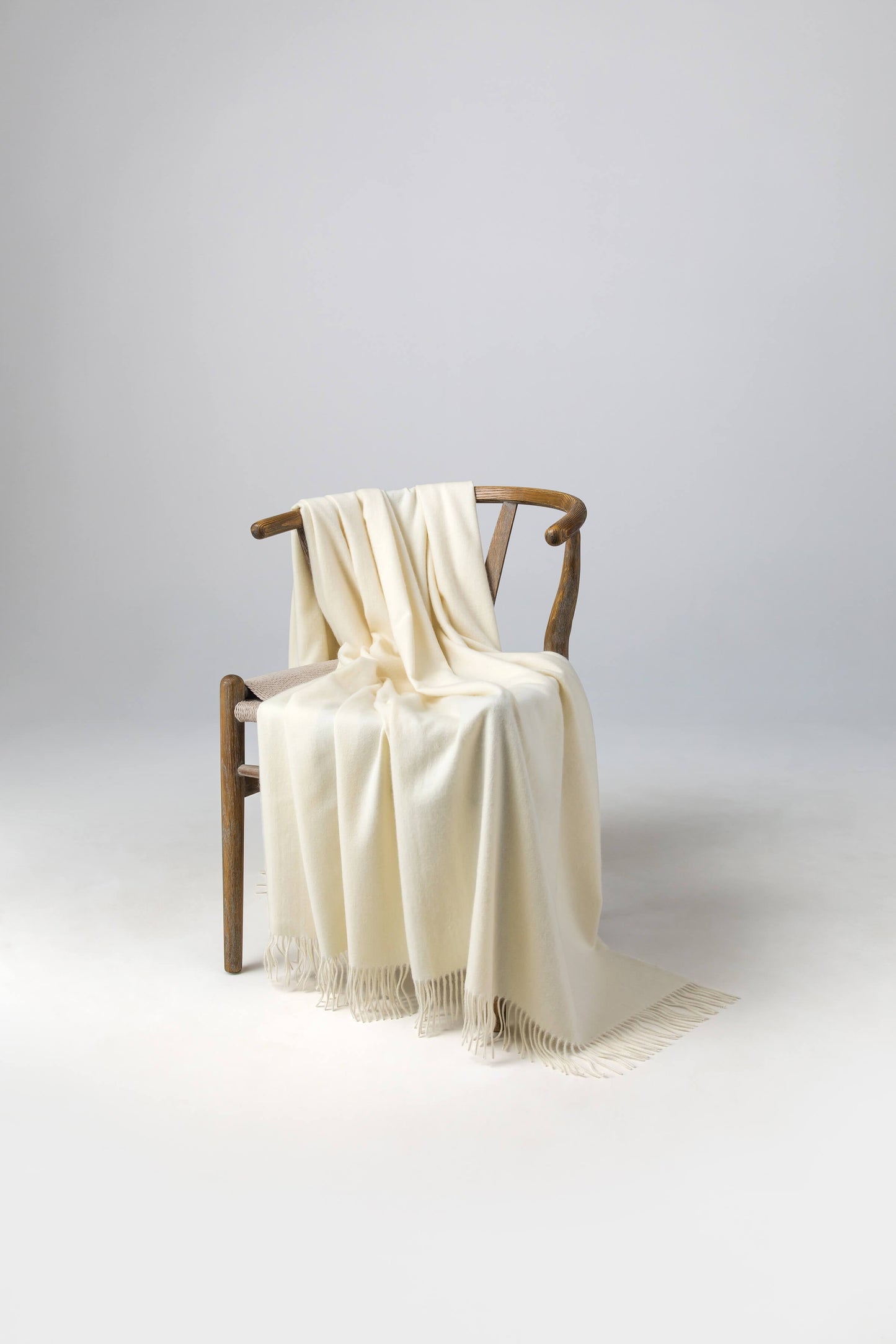 Johnstons of Elgin Blanket Collection White Plain Cashmere Throw WA000055SA0000ONE
