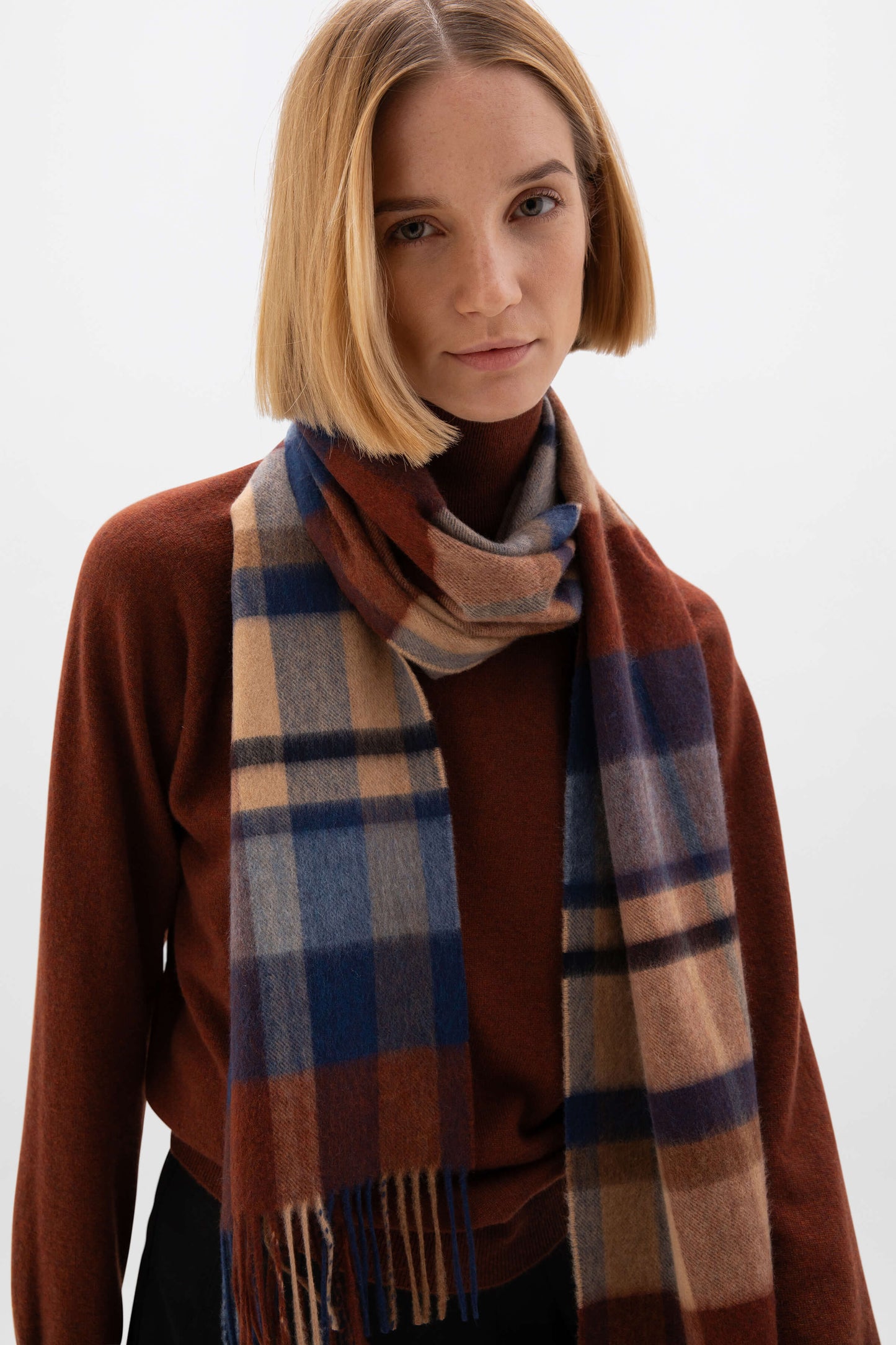 Johnstons of Elgin AW24 Woven Accessory Russet Wide Cashmere Block Check Scarf WA000057RU7514ONE