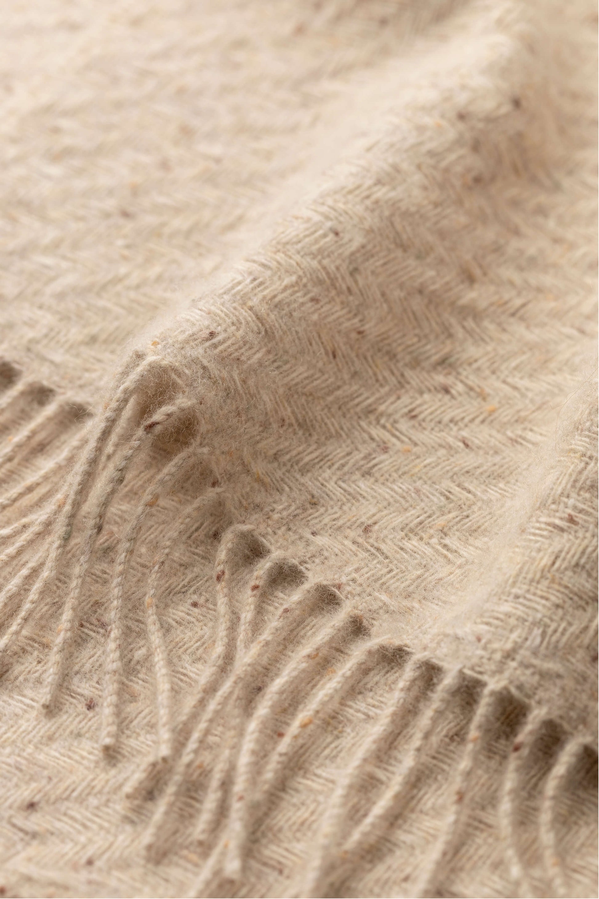 Johnstons of Elgin AW25 Woven Accessories Cream Dun Lofty Twill Cashmere Scarf WAC02307RU7658ONE