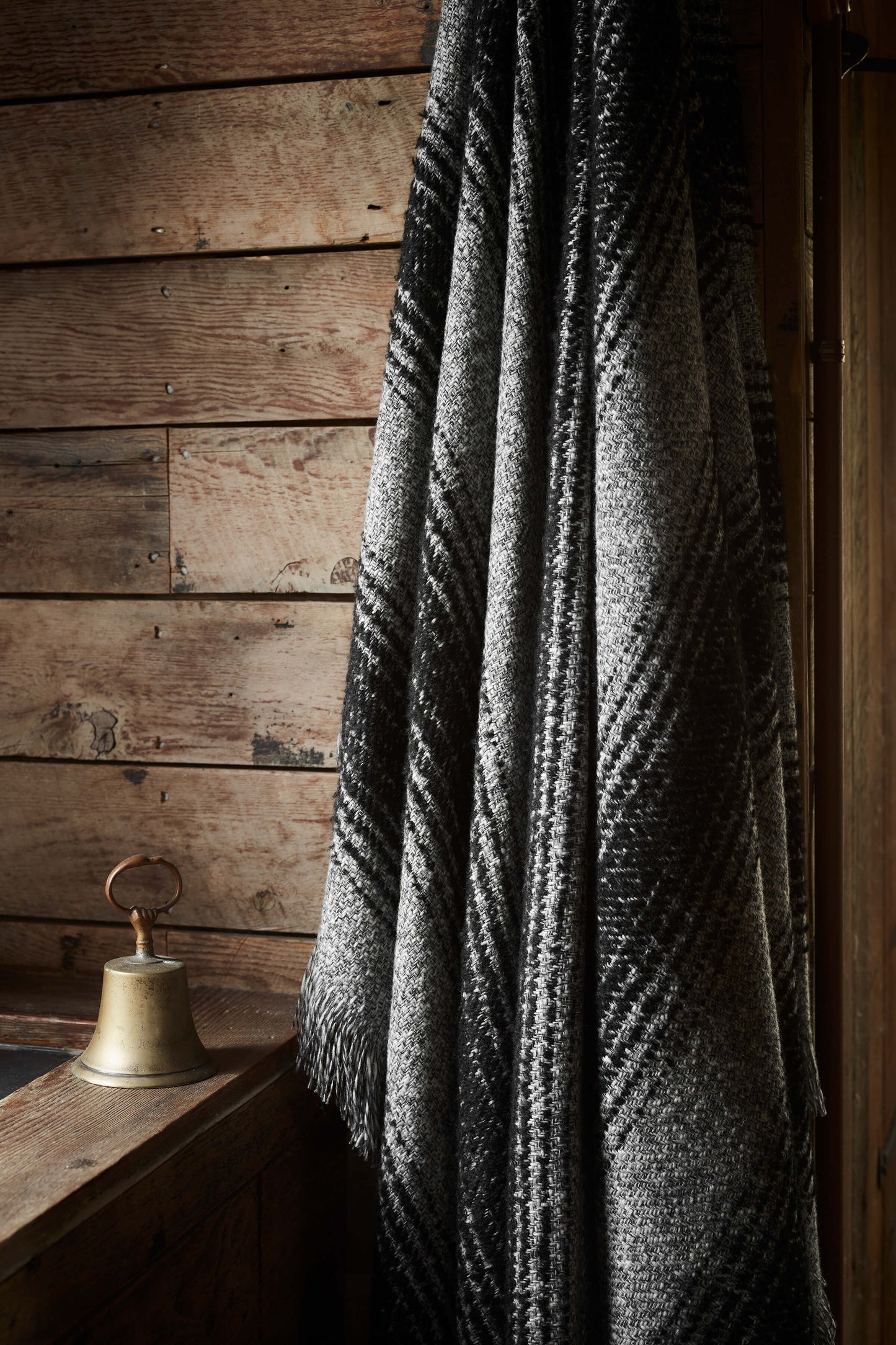 Johnstons of Elgin 2024 Blanket Collection Charcoal Textural Ombré Throw WB002617RU7557ONE